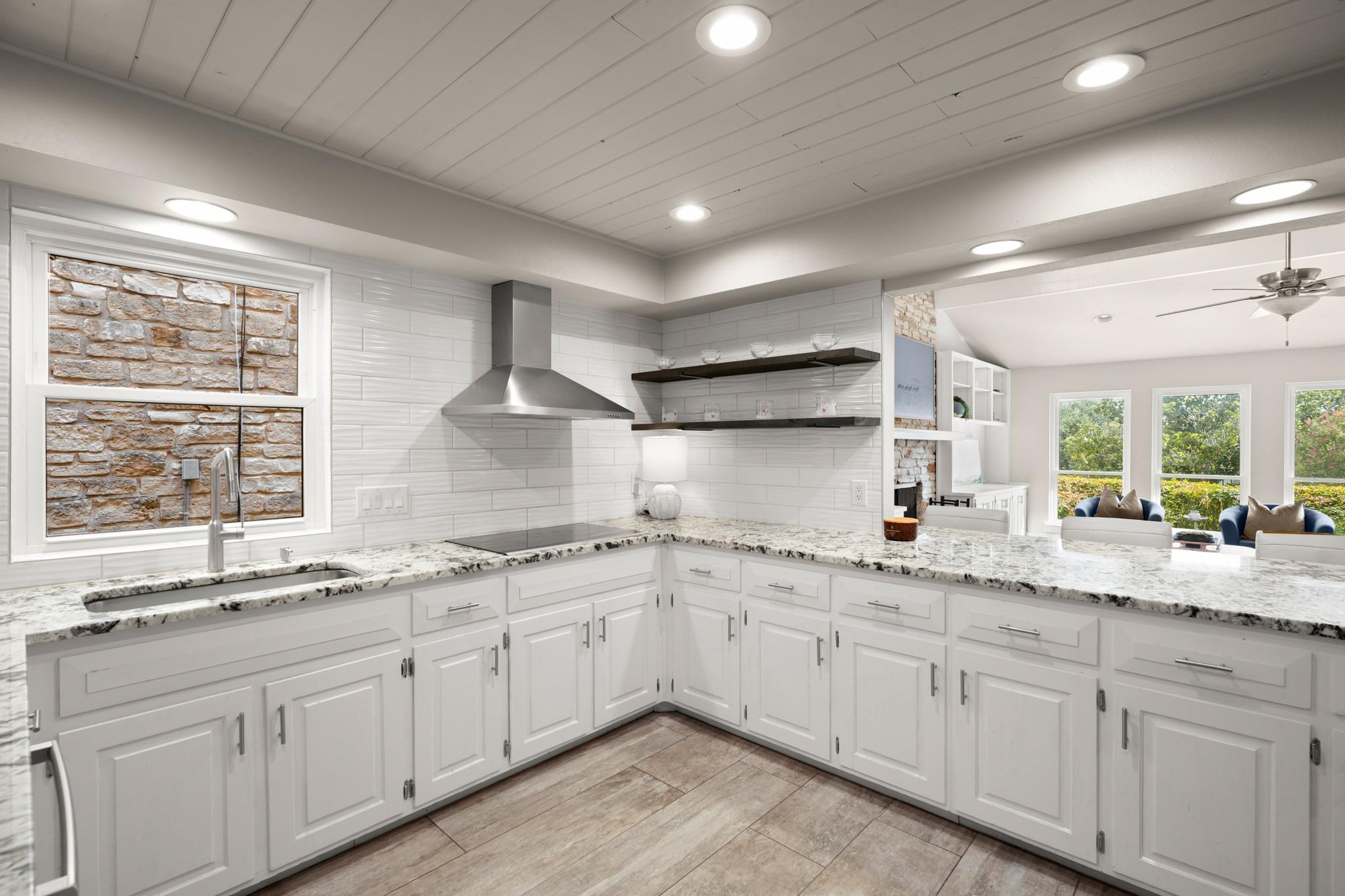 209 Crescent BLF, Lakeway, TX 78734