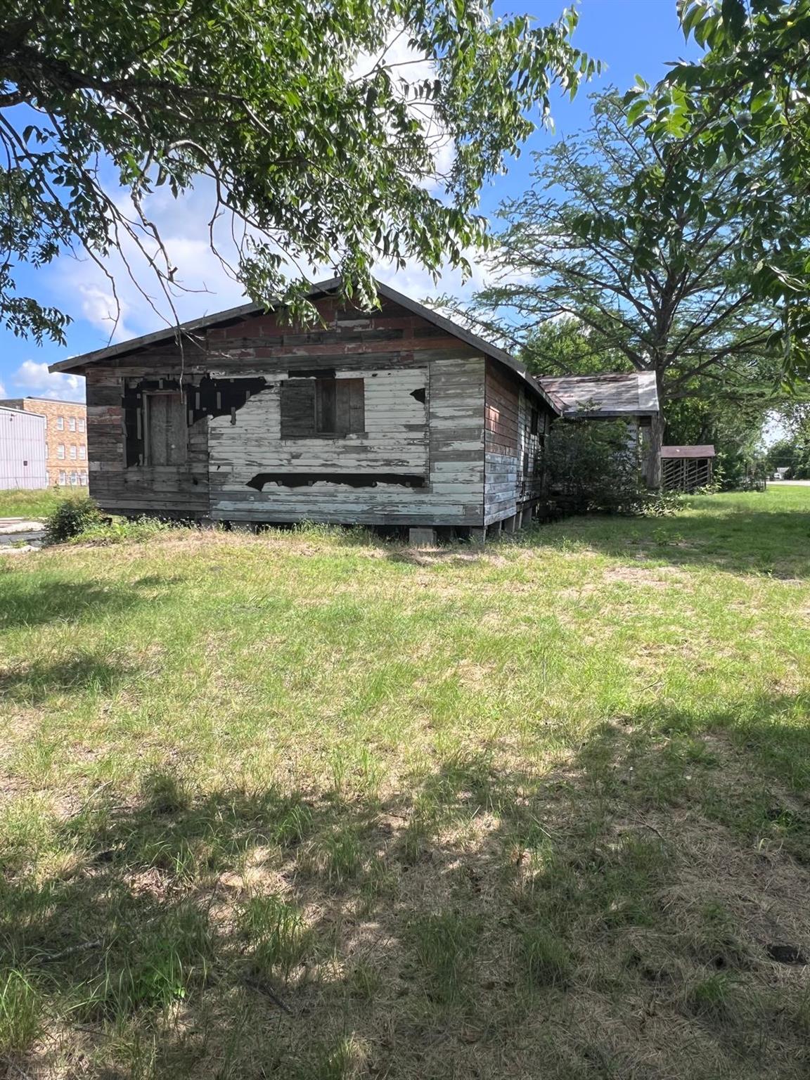 241 N Lucy ST, Bartlett, TX 76511