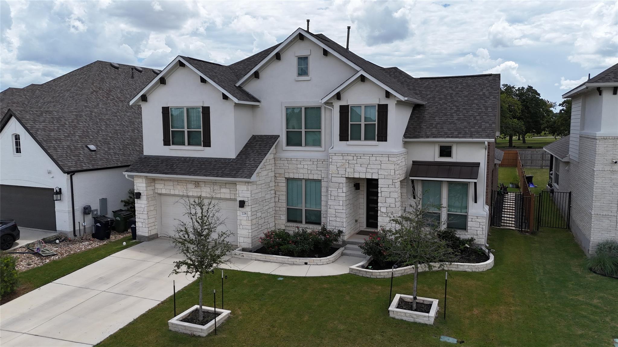 228 Poole LN, Liberty Hill, TX 78642
