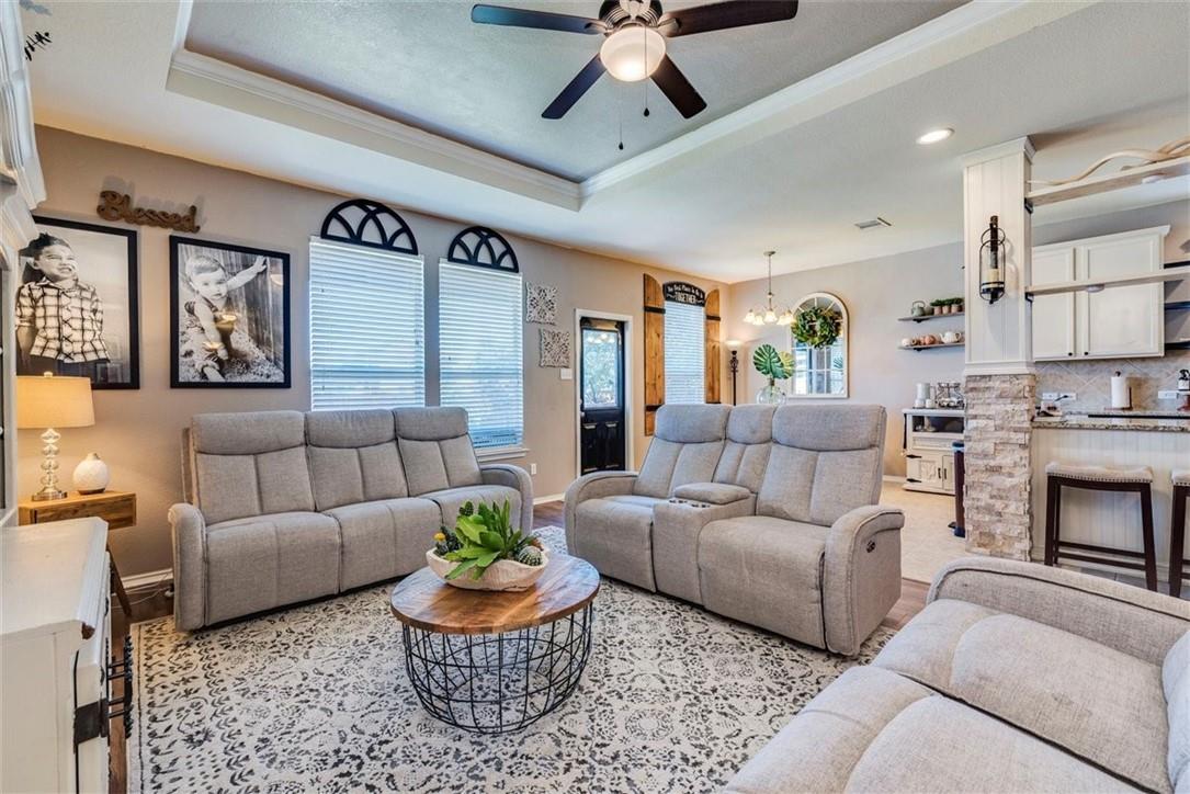 124 Thrasher CV, Leander, TX 78641