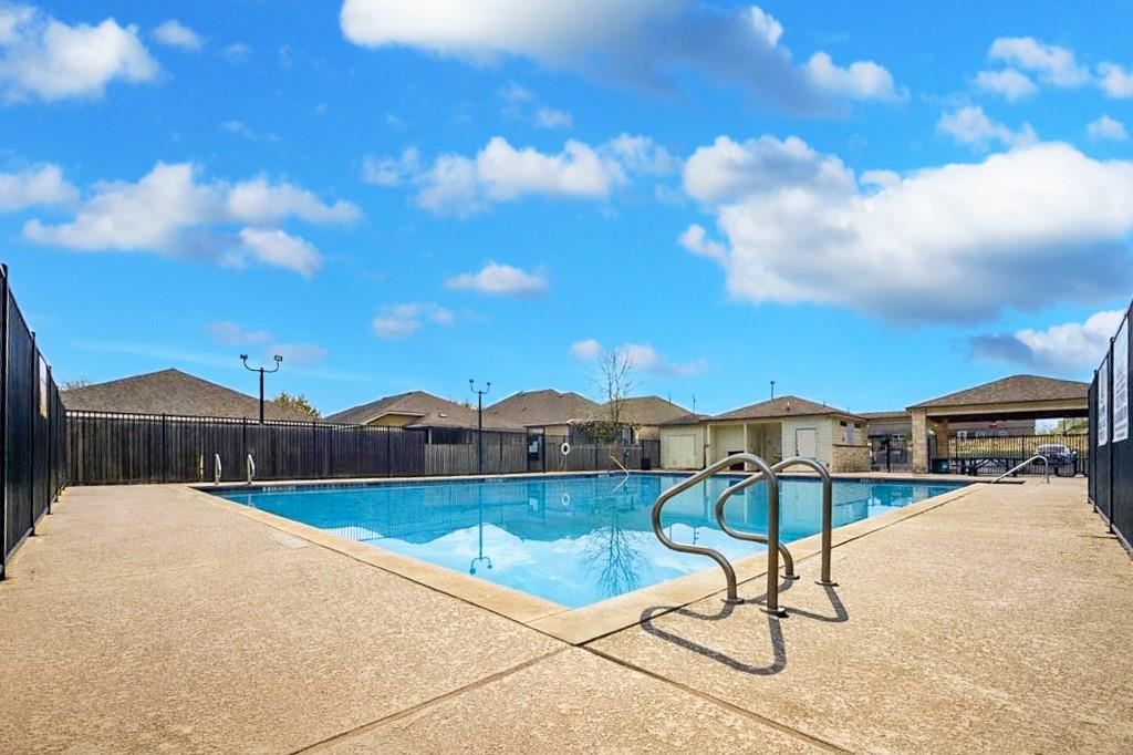 105 Lakemont DR, Hutto, TX 78634