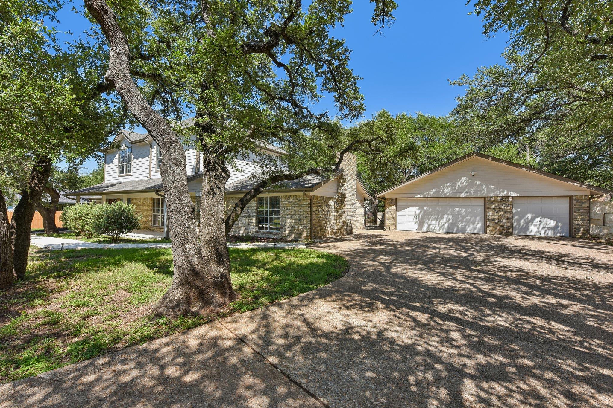 1915 Oak Forest DR, Round Rock, TX 78681