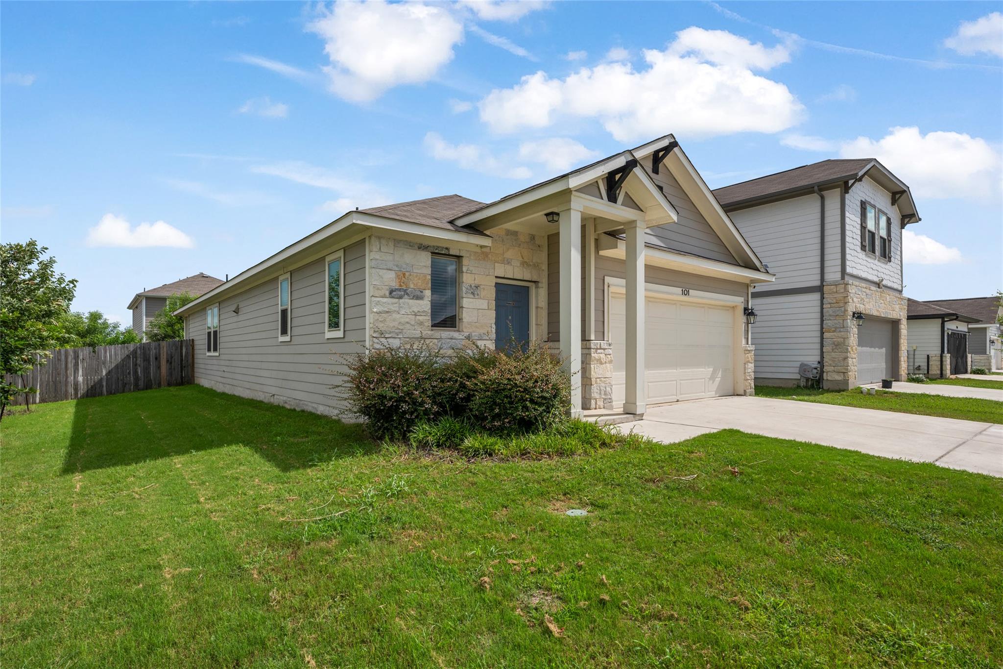 101 Quiet Man DR, Jarrell, TX 76537