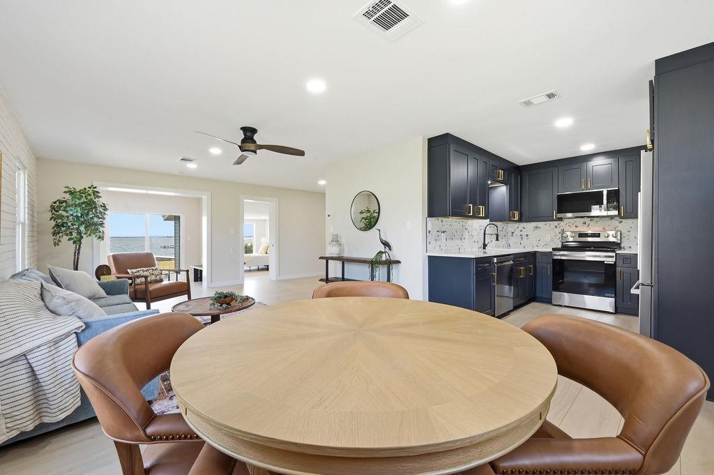 819 Lakeshore Loop, Tow, TX 78672