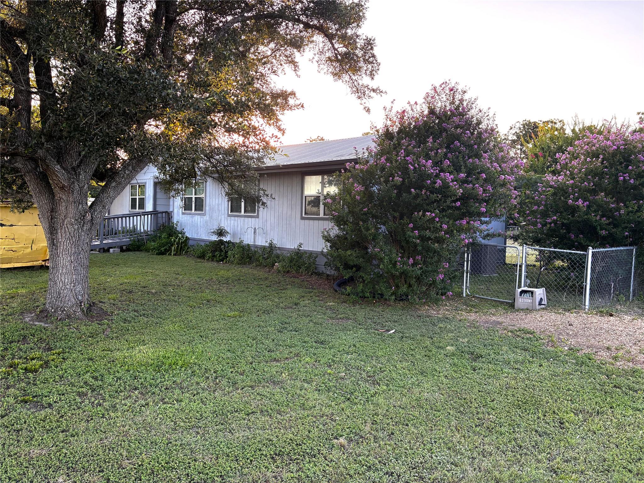 705 E Umlang ST, Thorndale, TX 76577