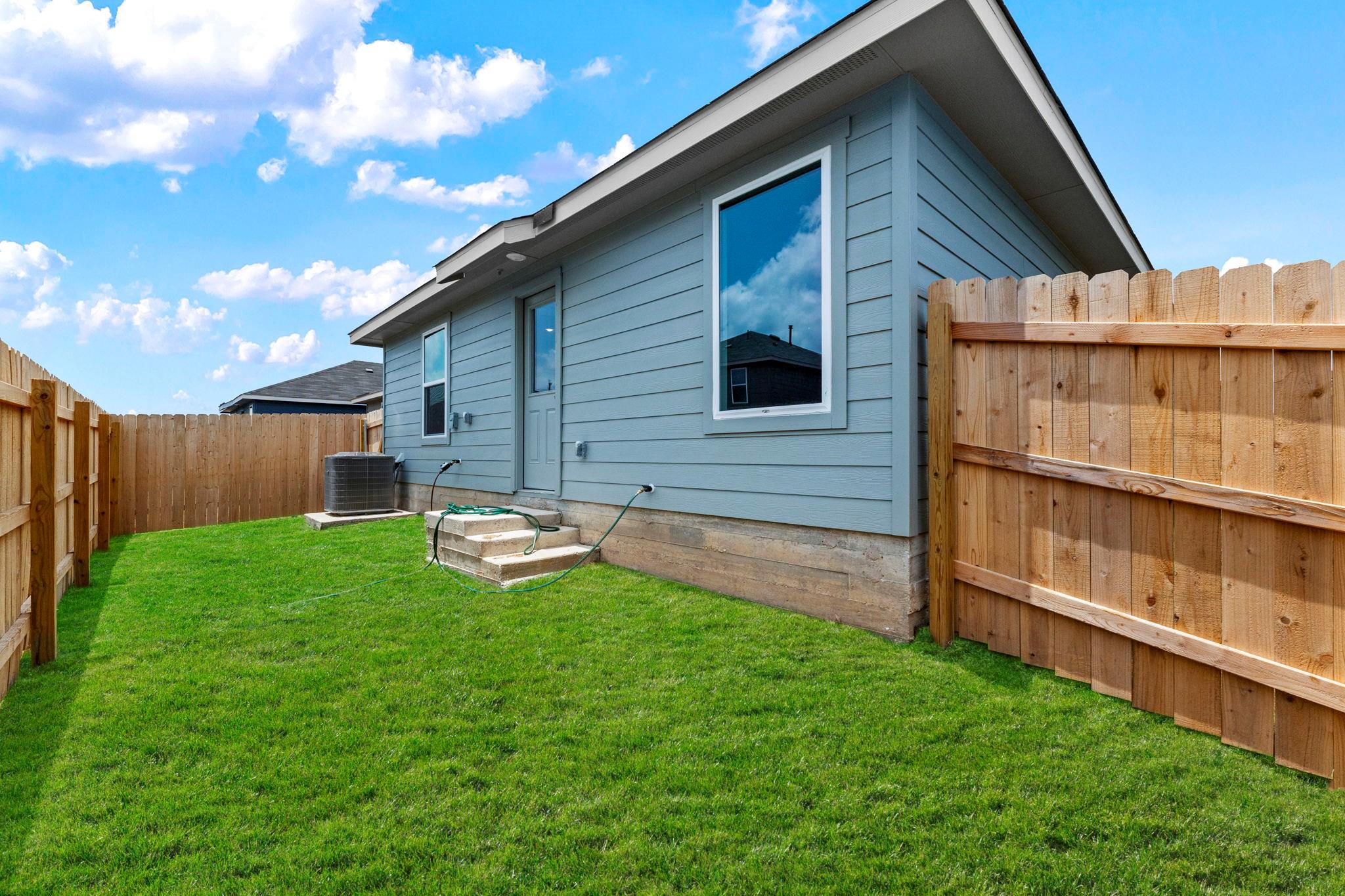 212 Surrey Oaks, Maxwell, TX 78656