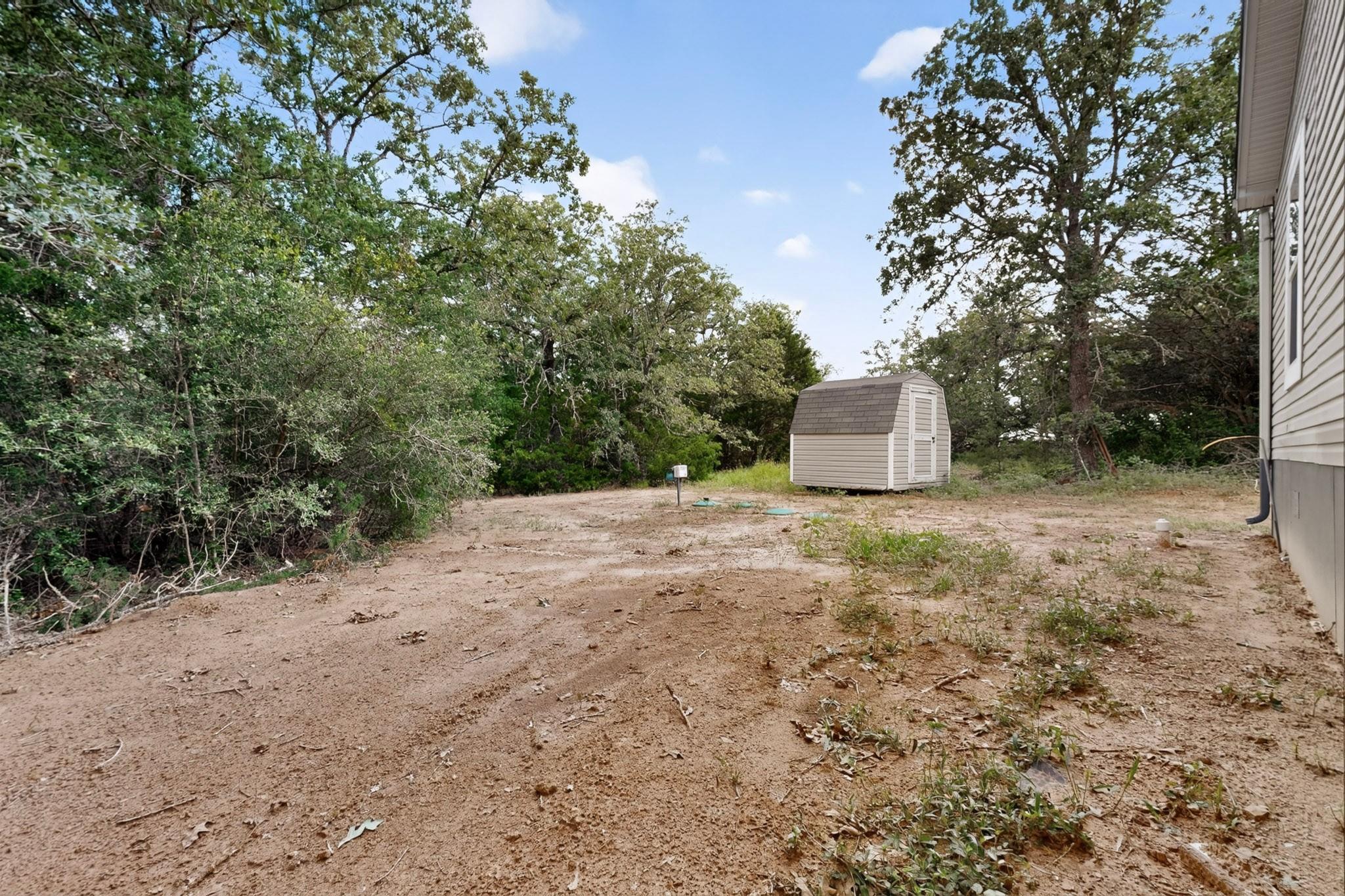 300 Flaming Oak DR, Bastrop, TX 78602