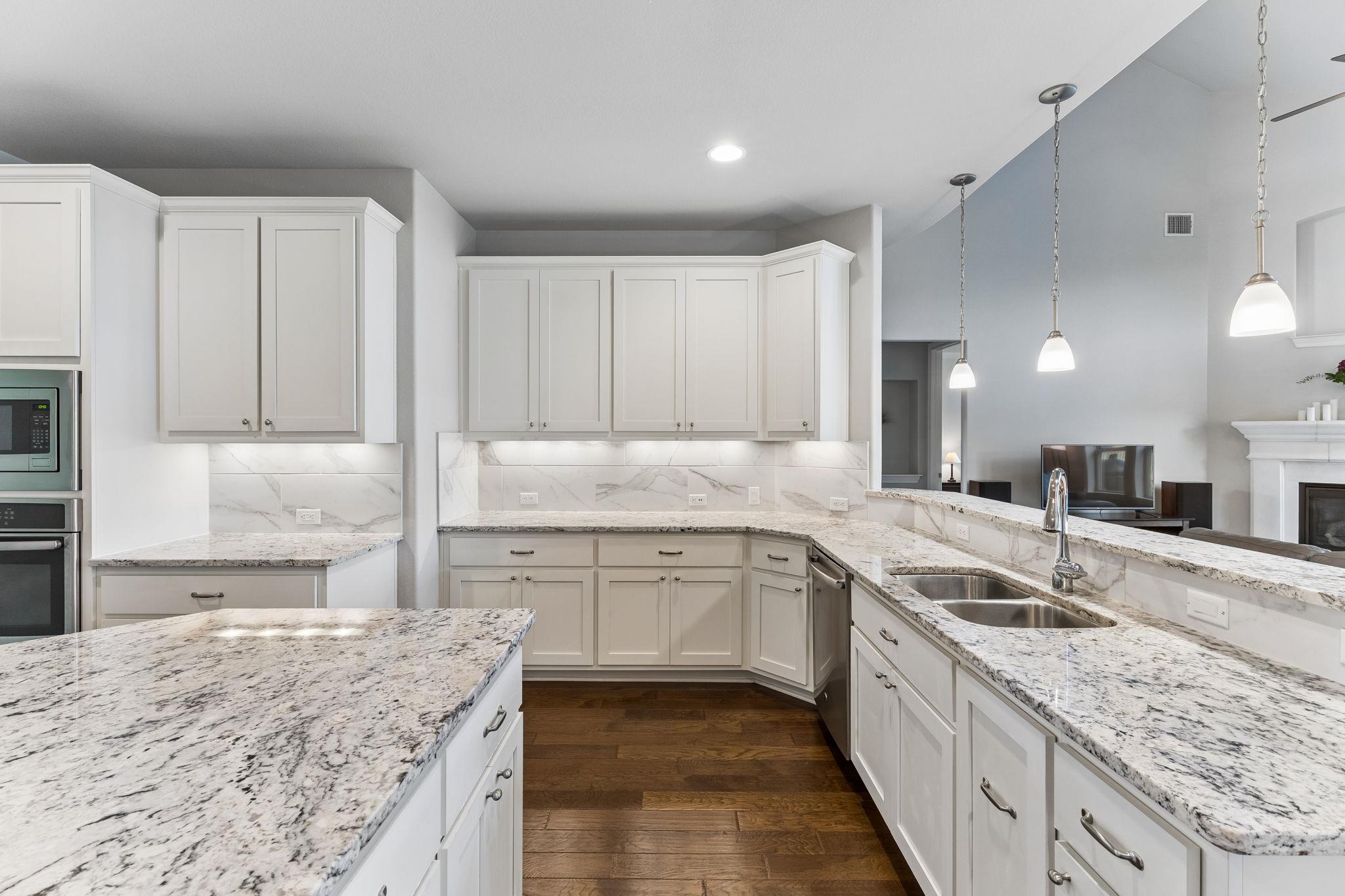 642 Jacksdaw DR, Austin, TX 78737