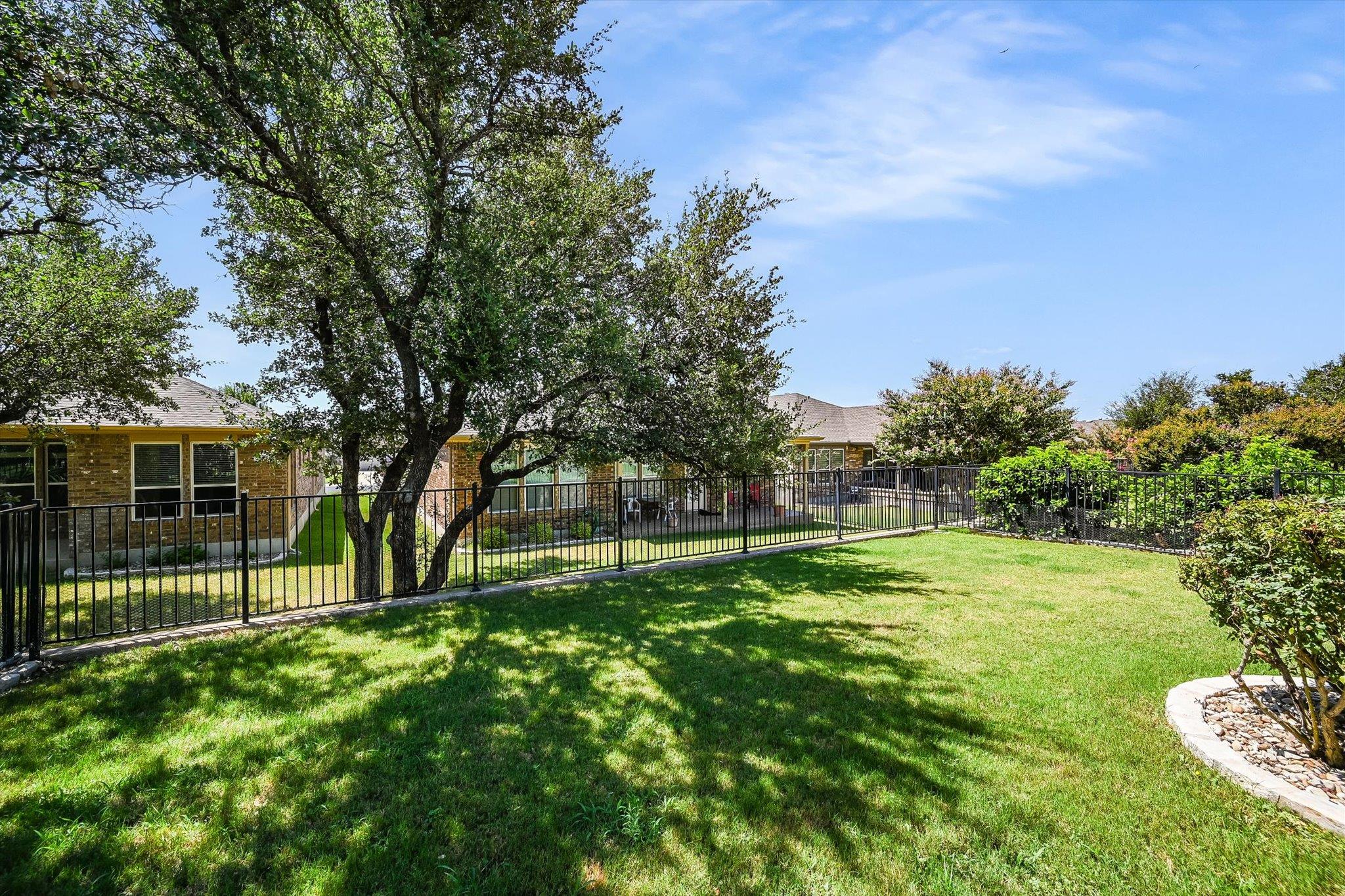 421 Holiday Creek LN, Georgetown, TX 78633