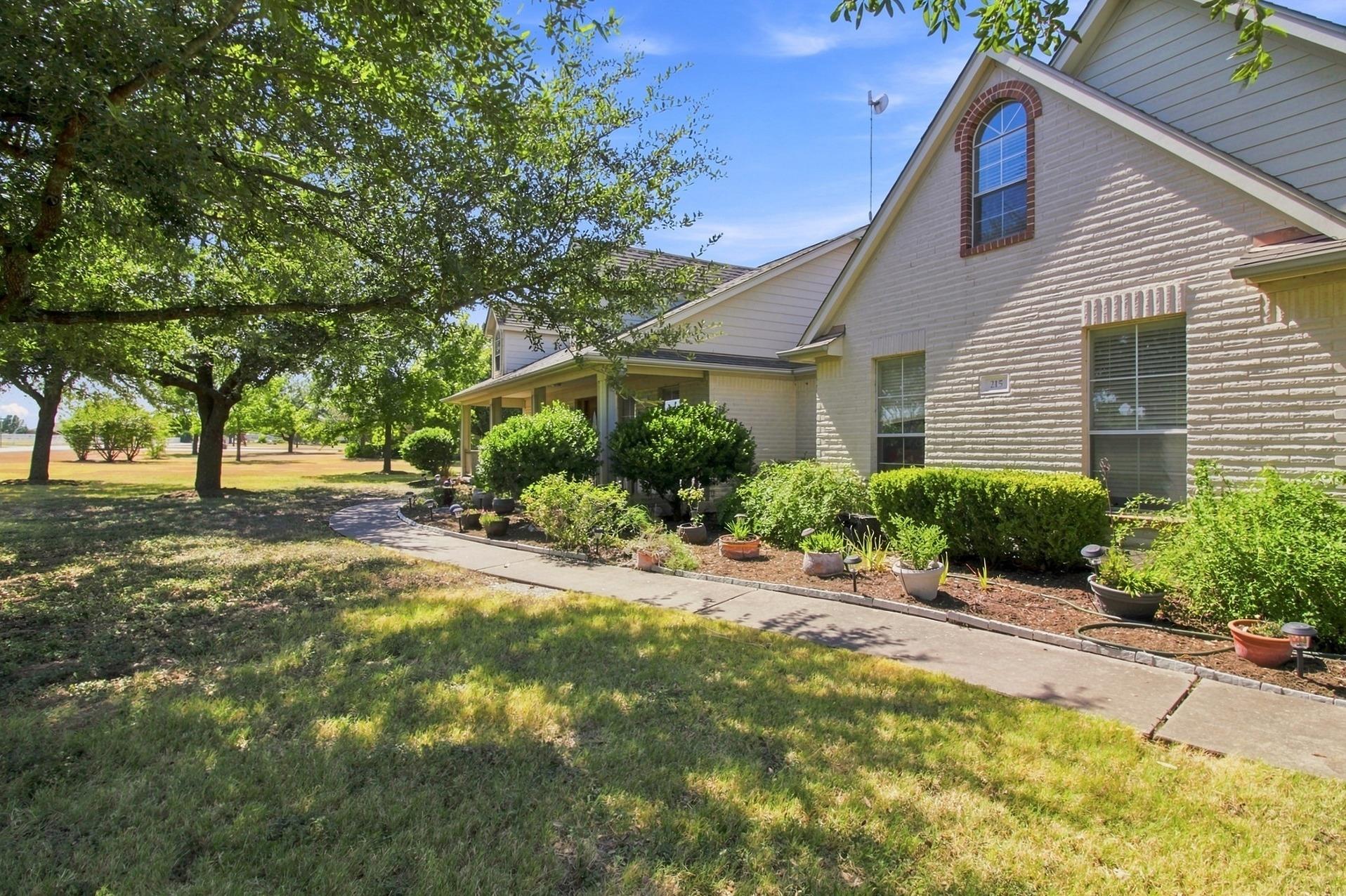 215 Courtnees Way, Georgetown, TX 78626
