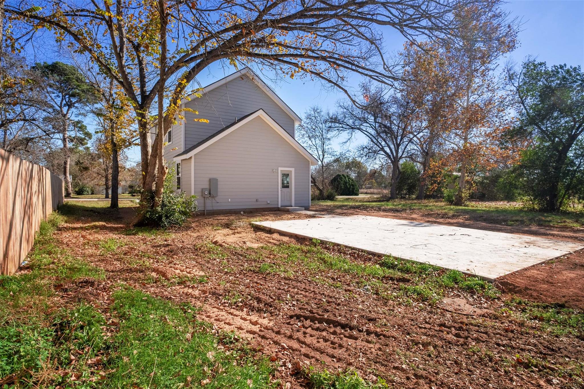 107 Wilkes ST, Smithville, TX 78957