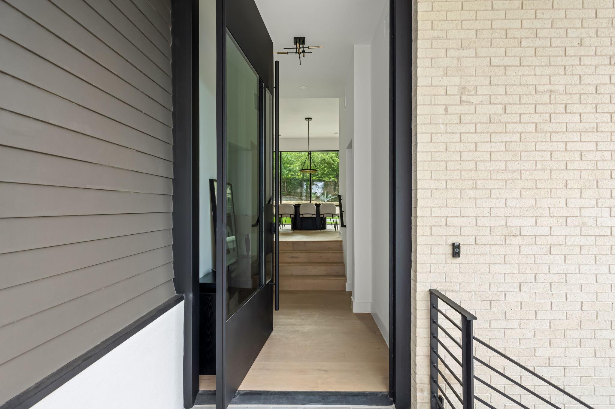 1102 Summit ST, Austin, TX 78741