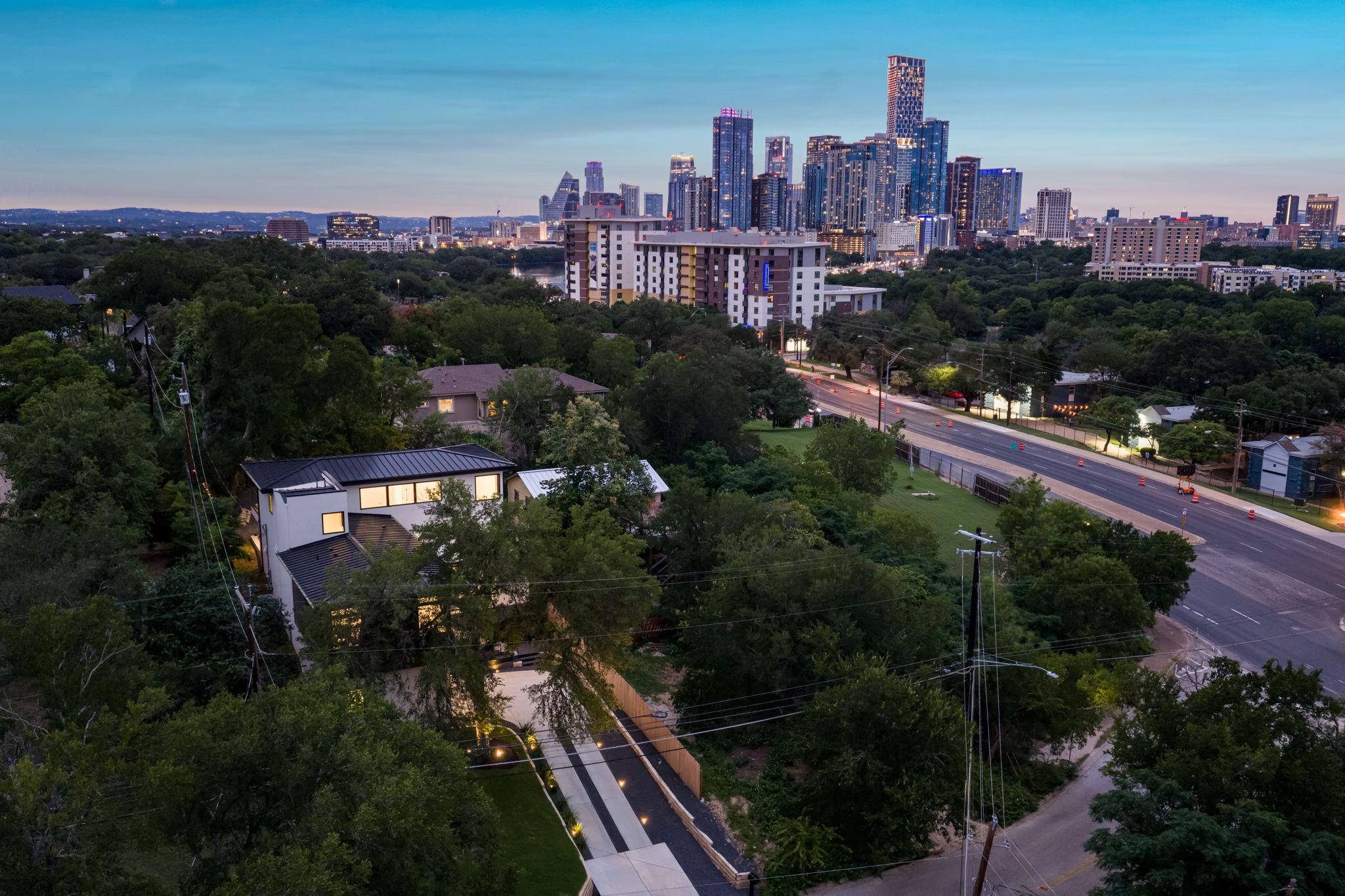 1102 Summit ST, Austin, TX 78741