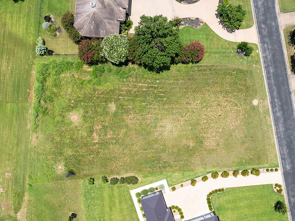 2209 Lauren DR, Spicewood, TX 78669