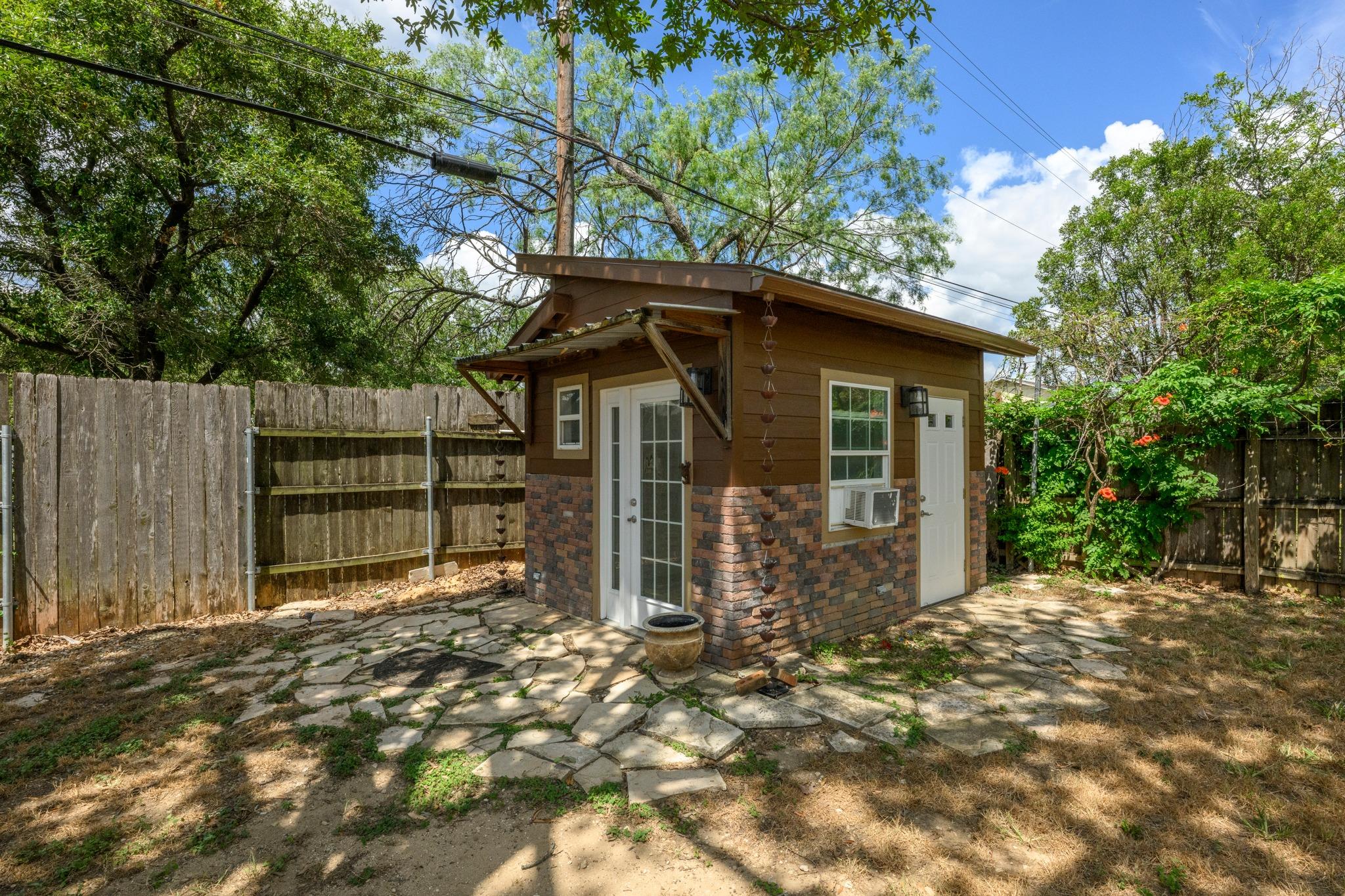 2205 Monarch DR, Austin, TX 78748