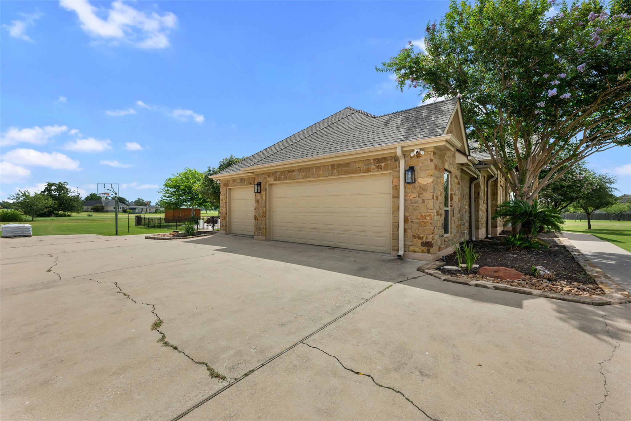 328 Apache Ps, Hutto, TX 78634