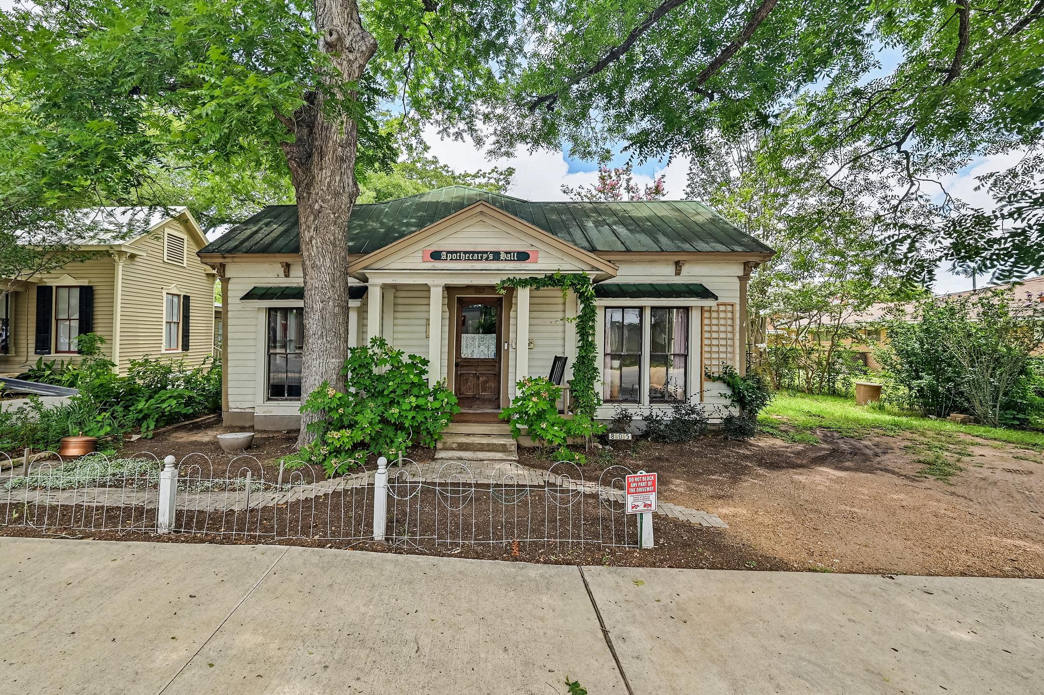 805 Main ST, Bastrop, TX 78602