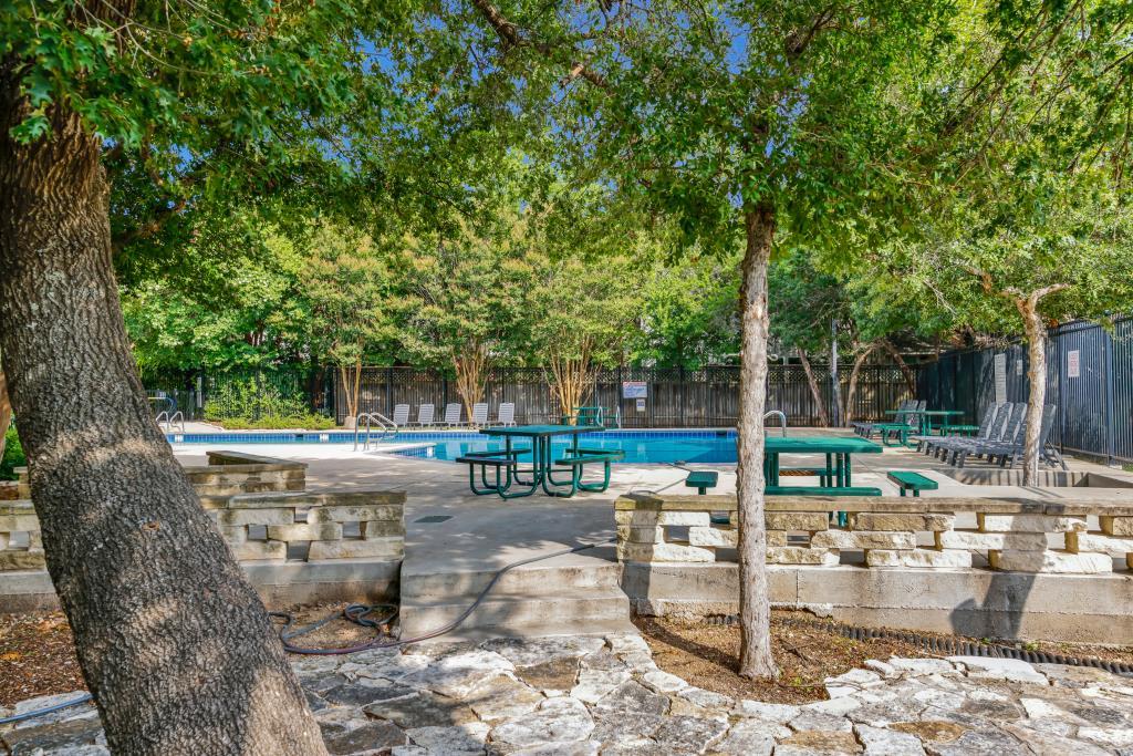 701 Oaklands DR, Round Rock, TX 78681
