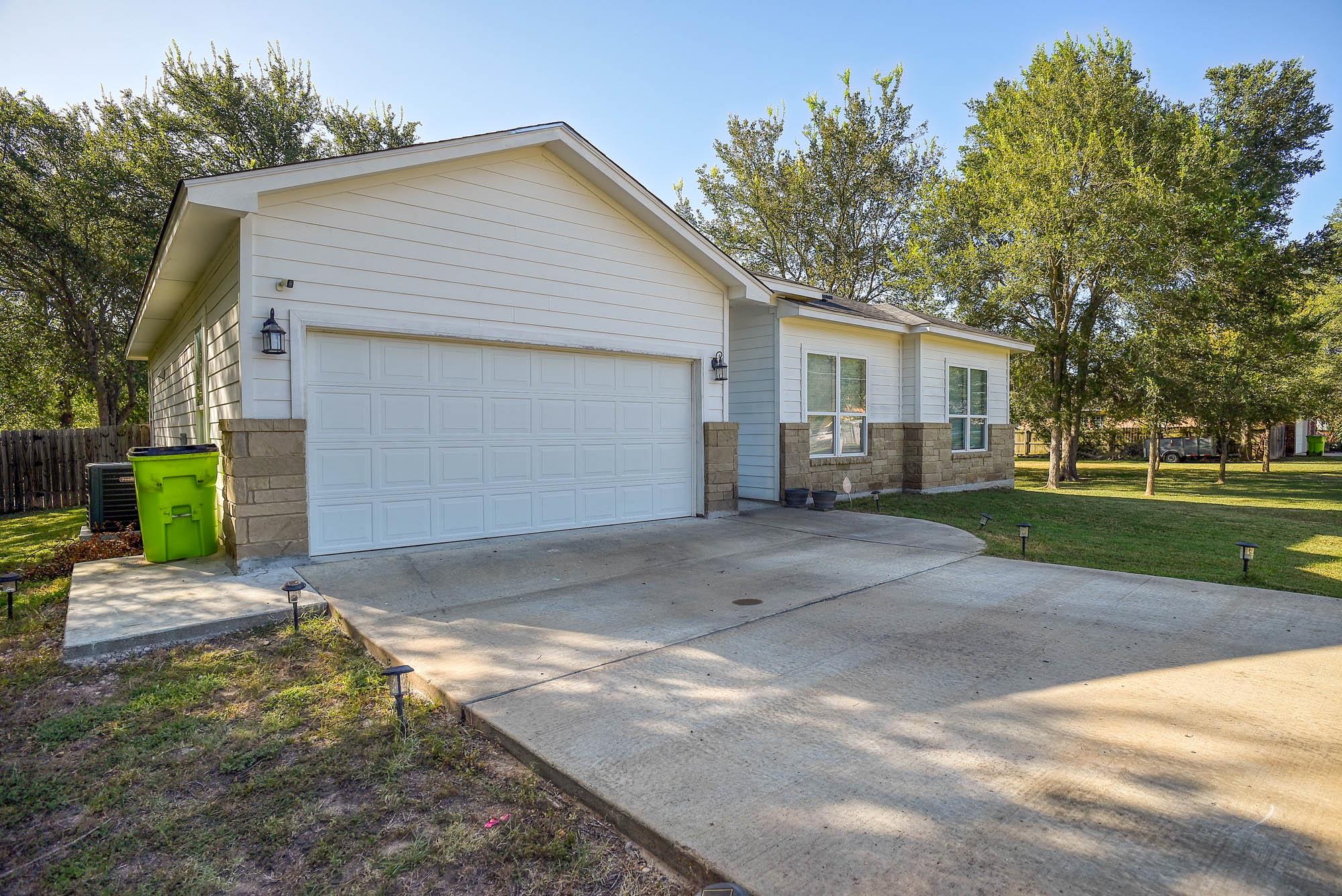 225 Waikakaaua DR, Bastrop, TX 78602