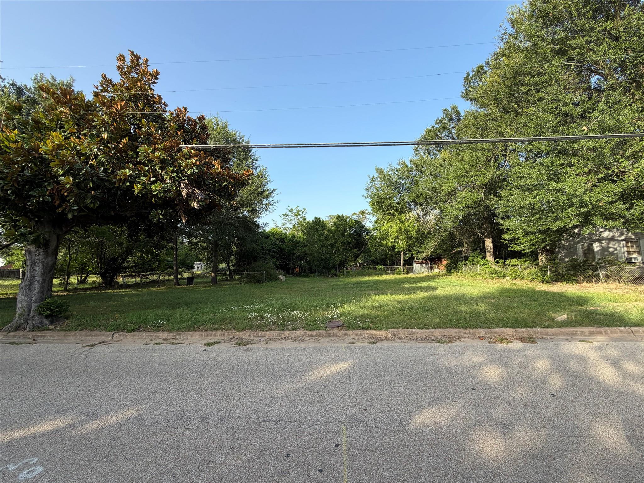 528 N Wilcox ST, Rockdale, TX 76567