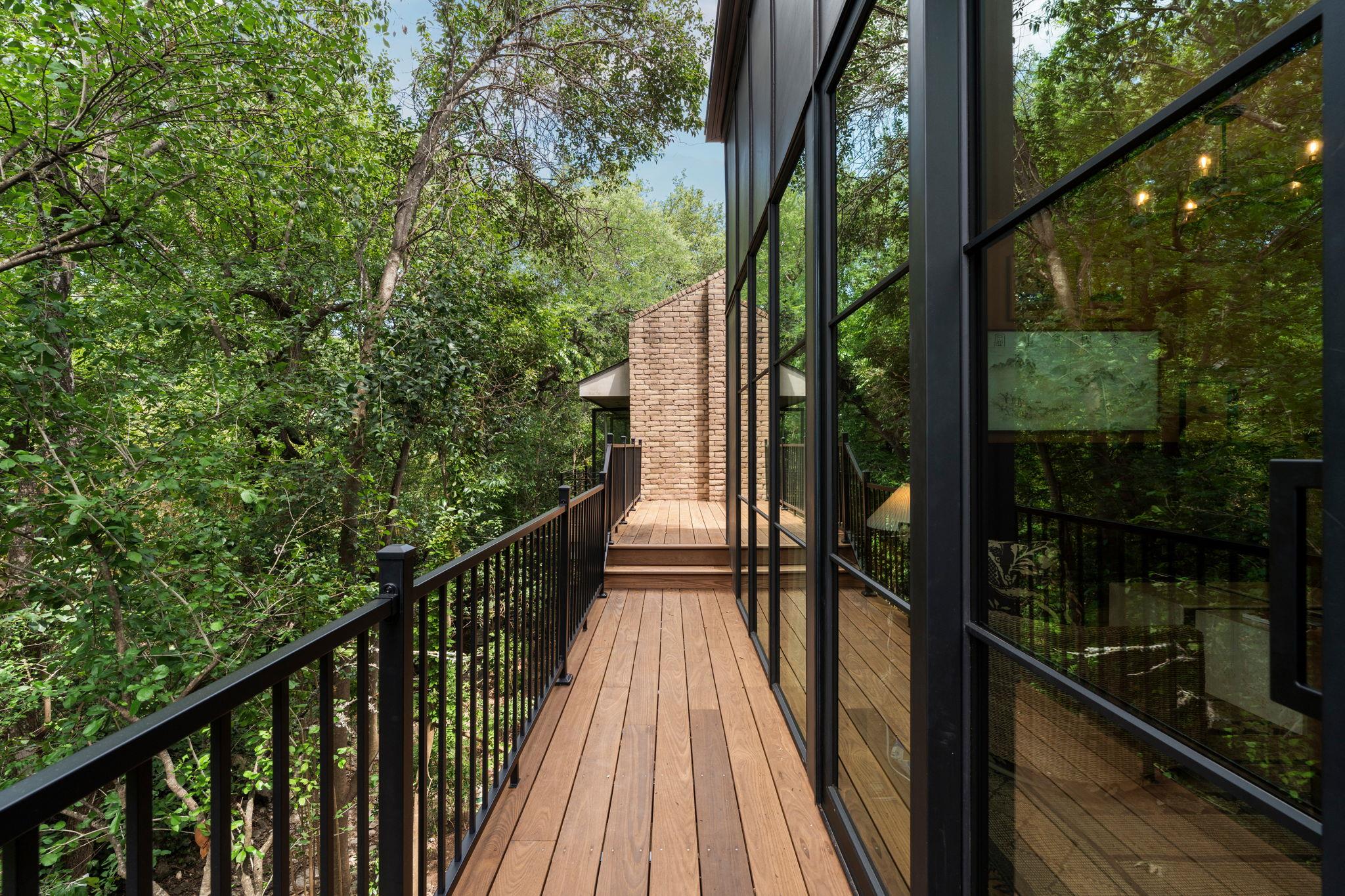 3216 Tarryhollow DR, Austin, TX 78703
