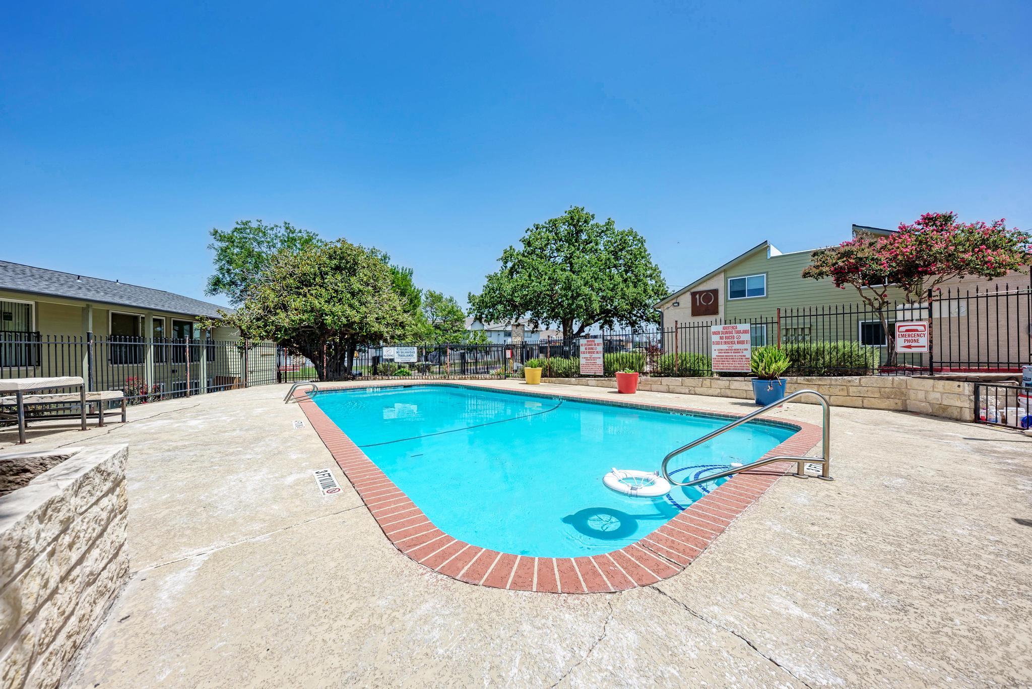 2124 Burton DR #136, Austin, TX 78741