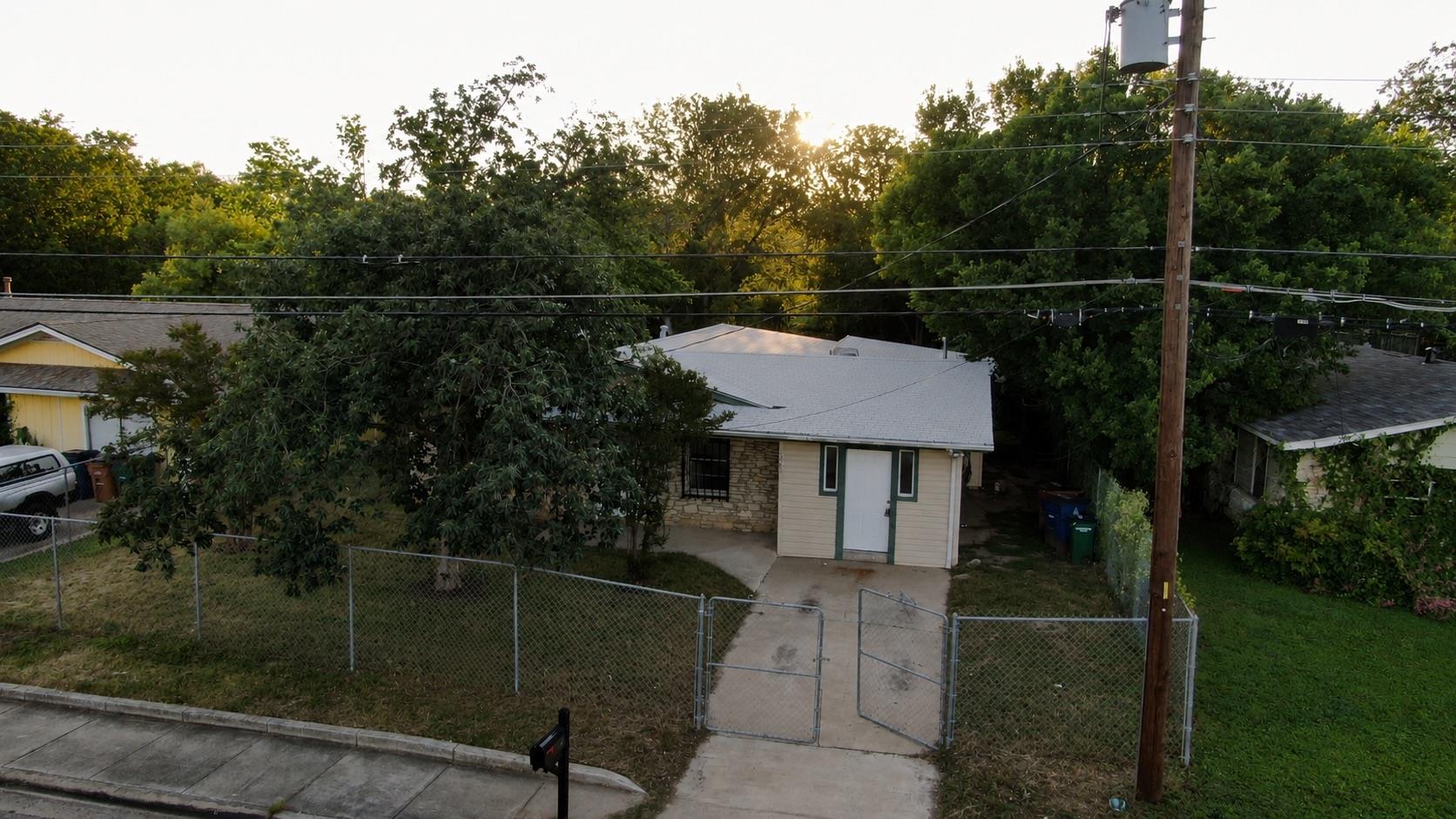 1060 Gardner, Austin, TX 78721