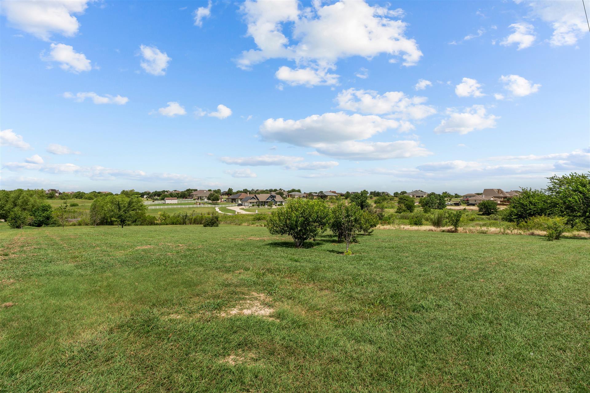 120 Apache Ps, Hutto, TX 78634