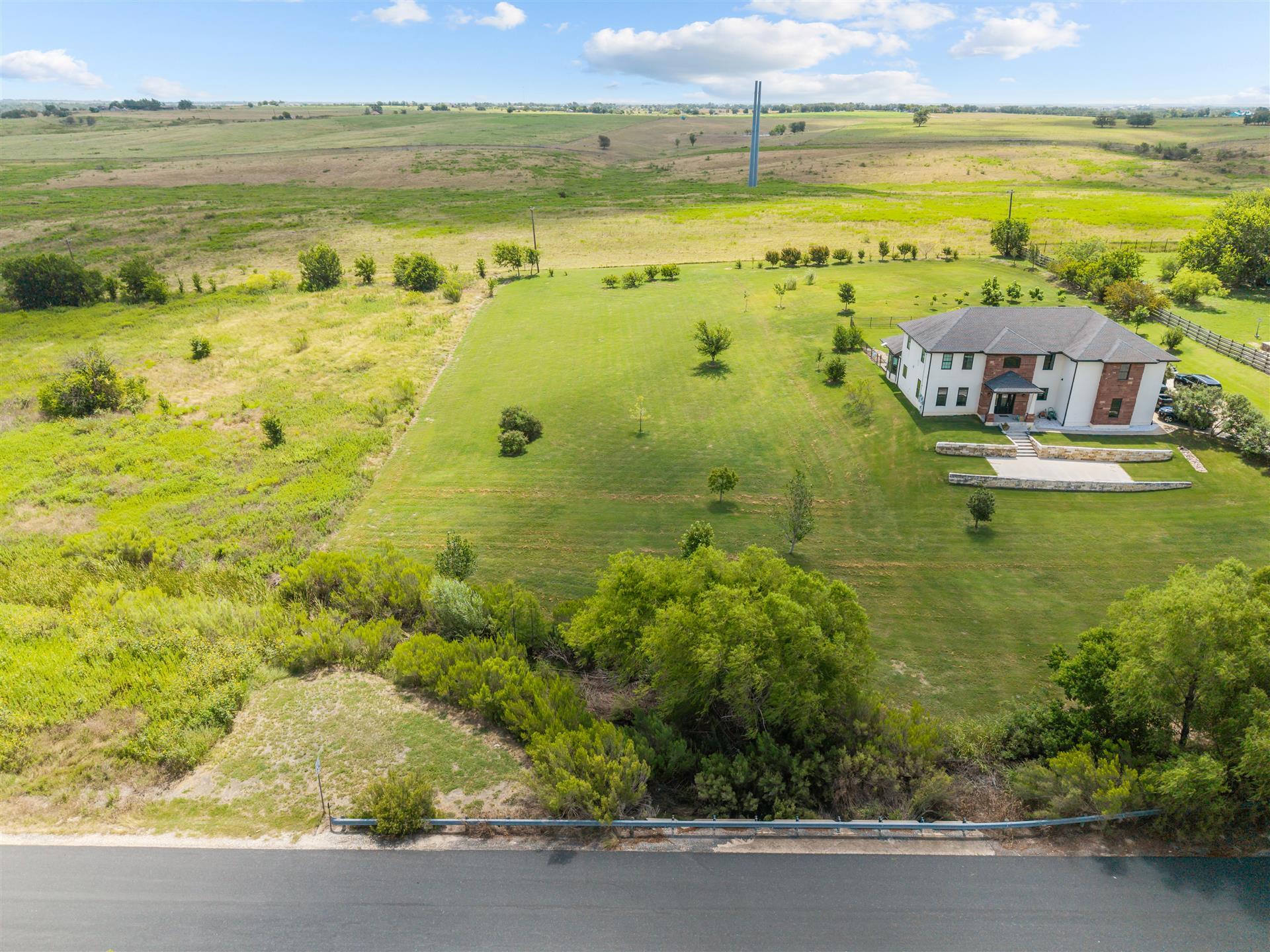 120 Apache Ps, Hutto, TX 78634