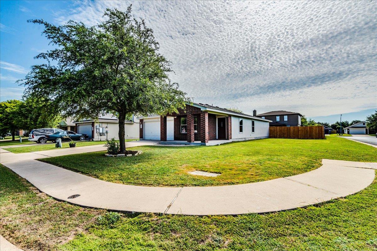 100 Easy ST, Hutto, TX 78634