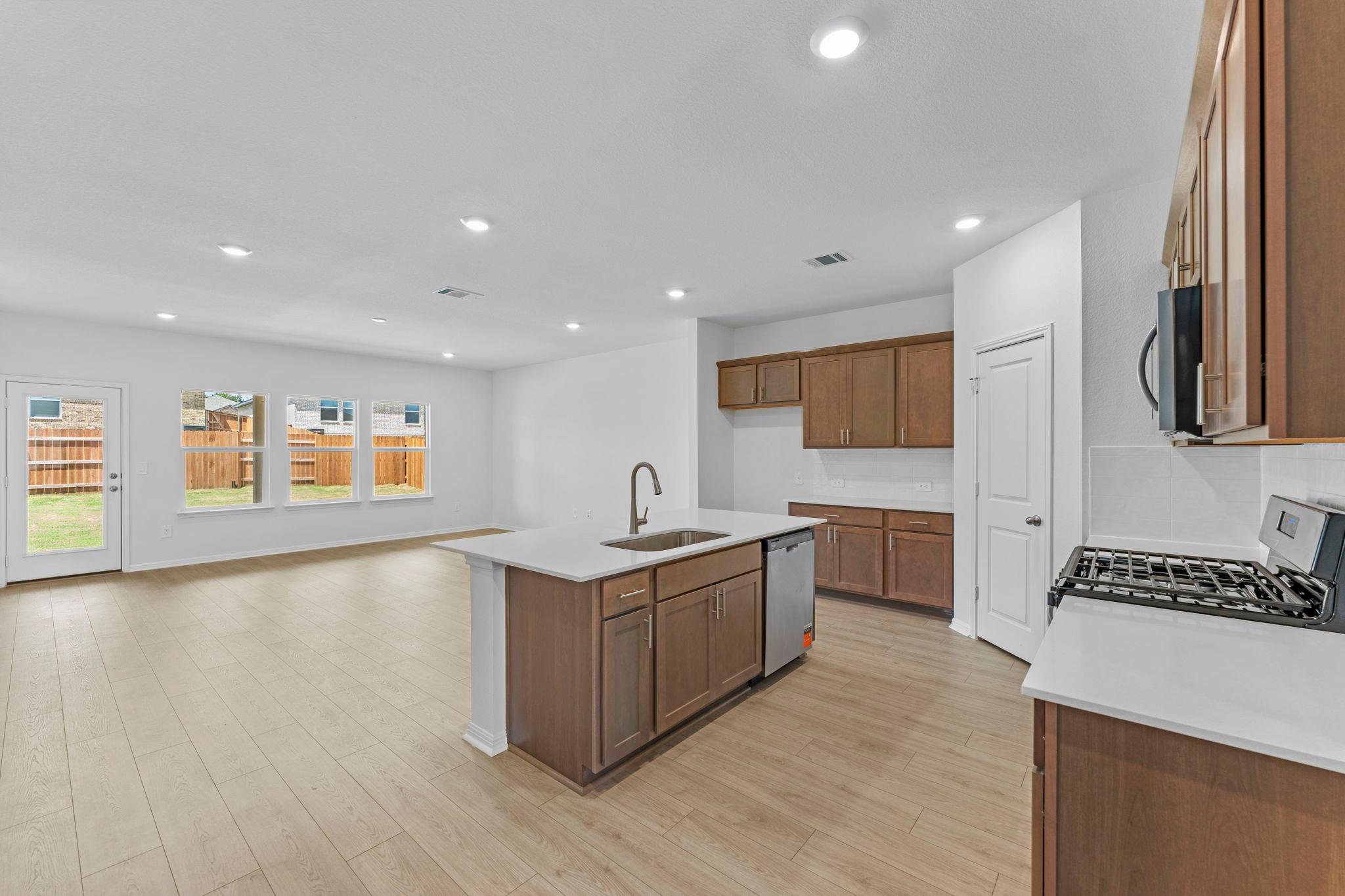 1813 Dandy Brush DR, Leander, TX 78641