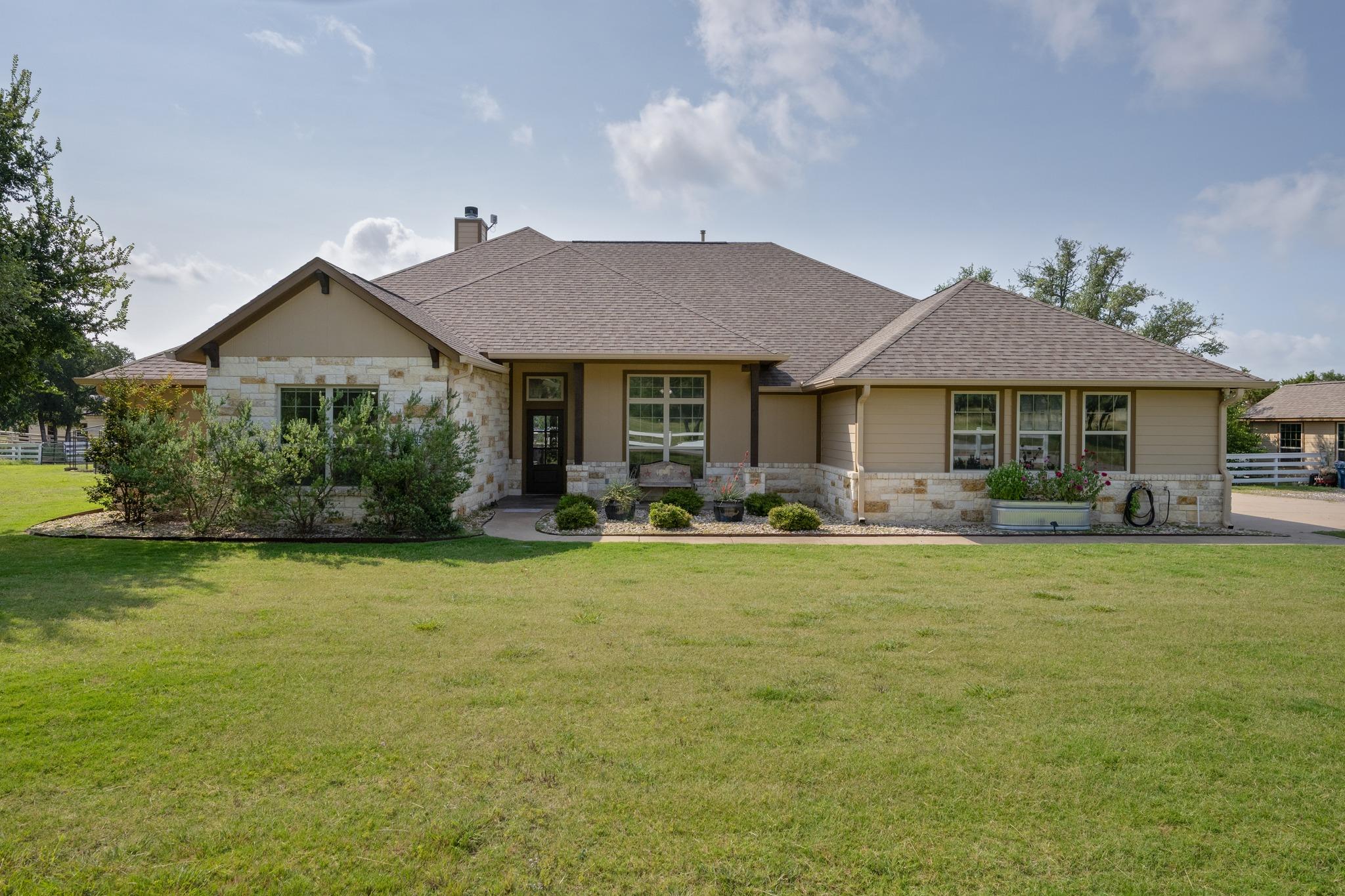 3692 County Road 207, Liberty Hill, TX 78642