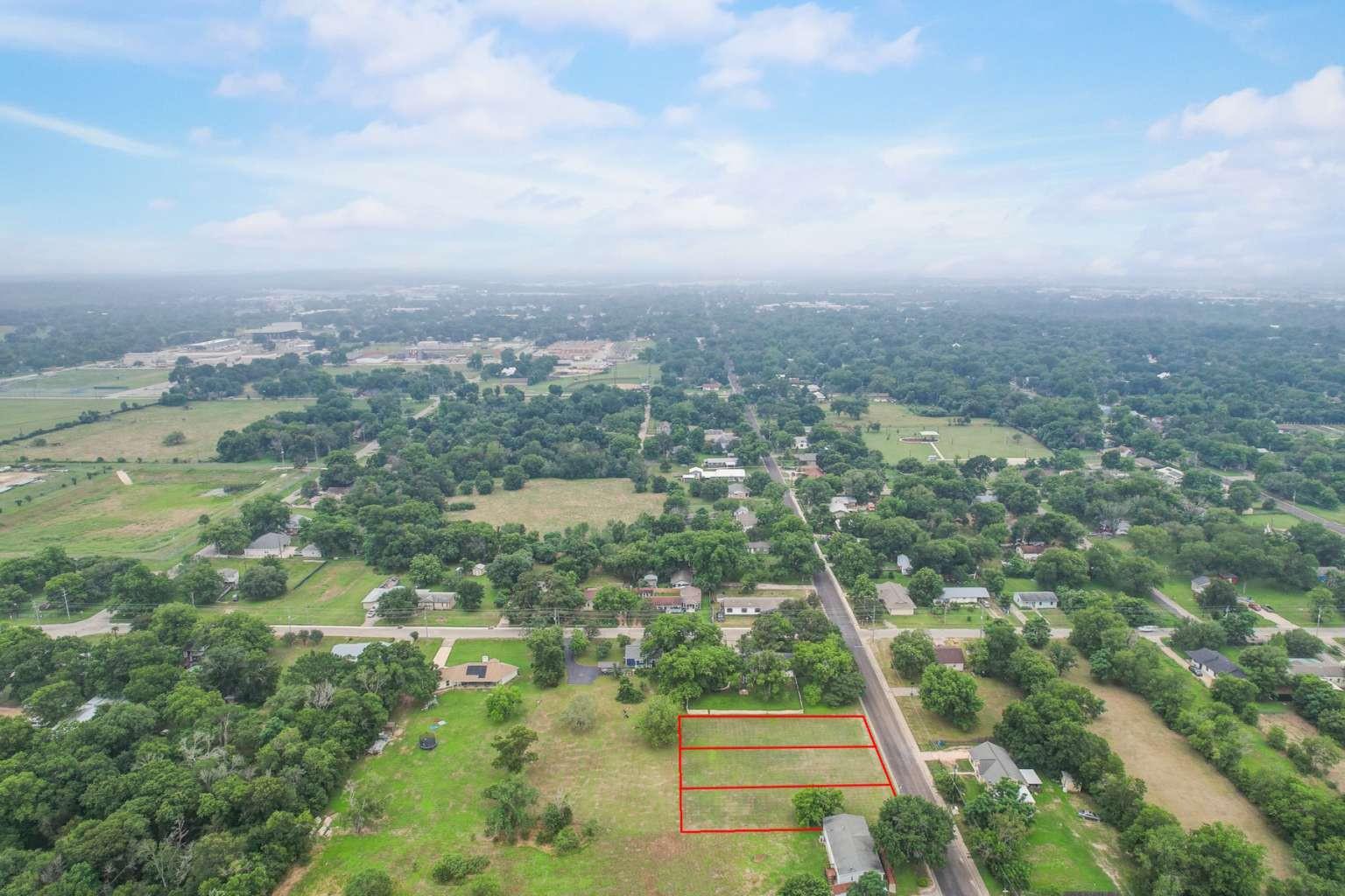 2105 Pecan ST, Bastrop, TX 78602