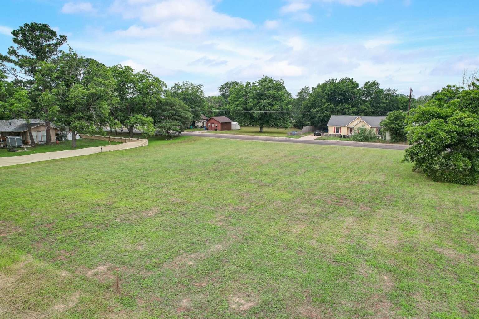2105 Pecan ST, Bastrop, TX 78602
