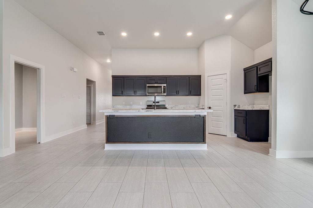 220 Riley LN, Fredericksburg, TX 78624