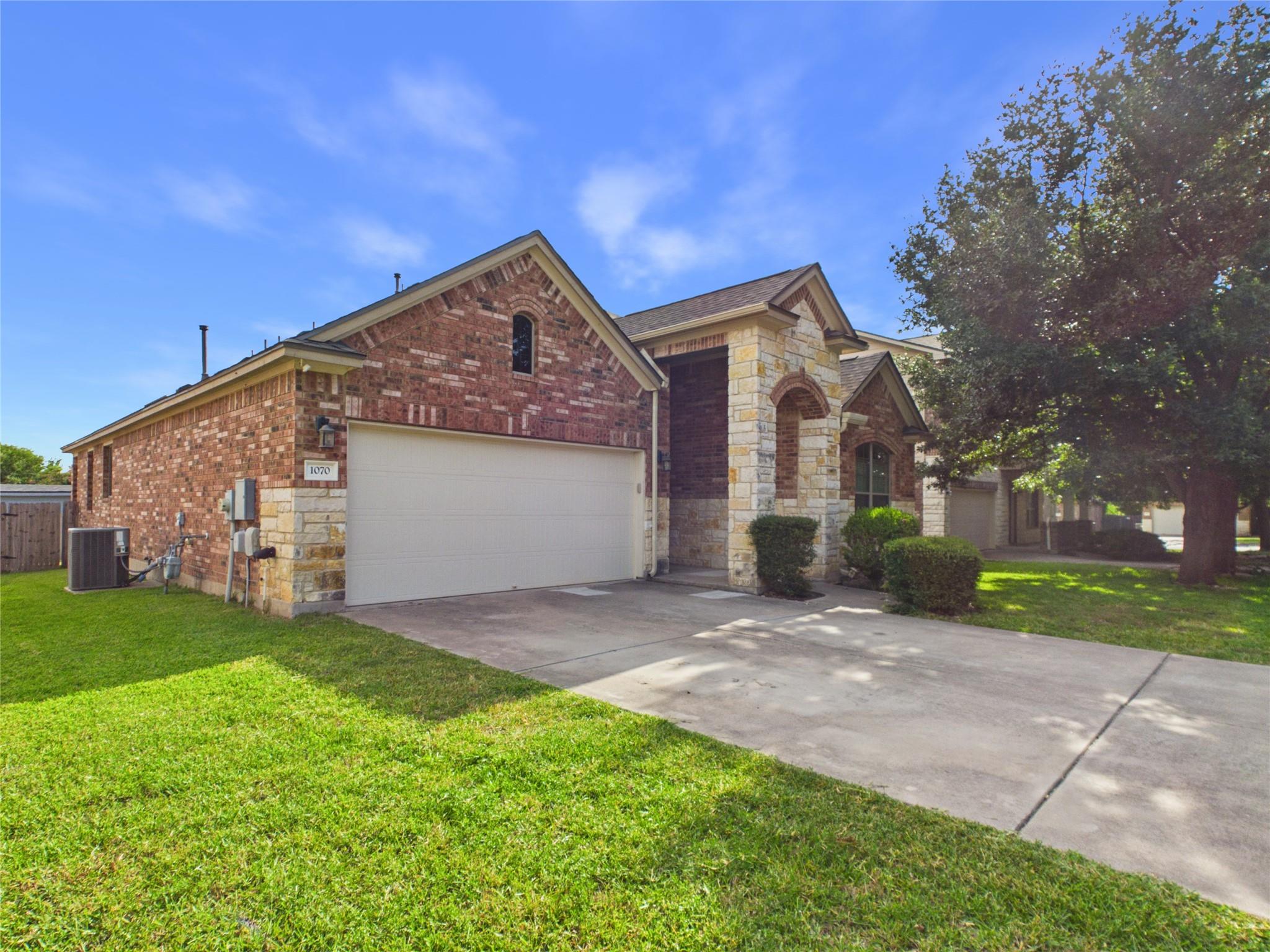 1070 Sussex Way, Round Rock, TX 78665