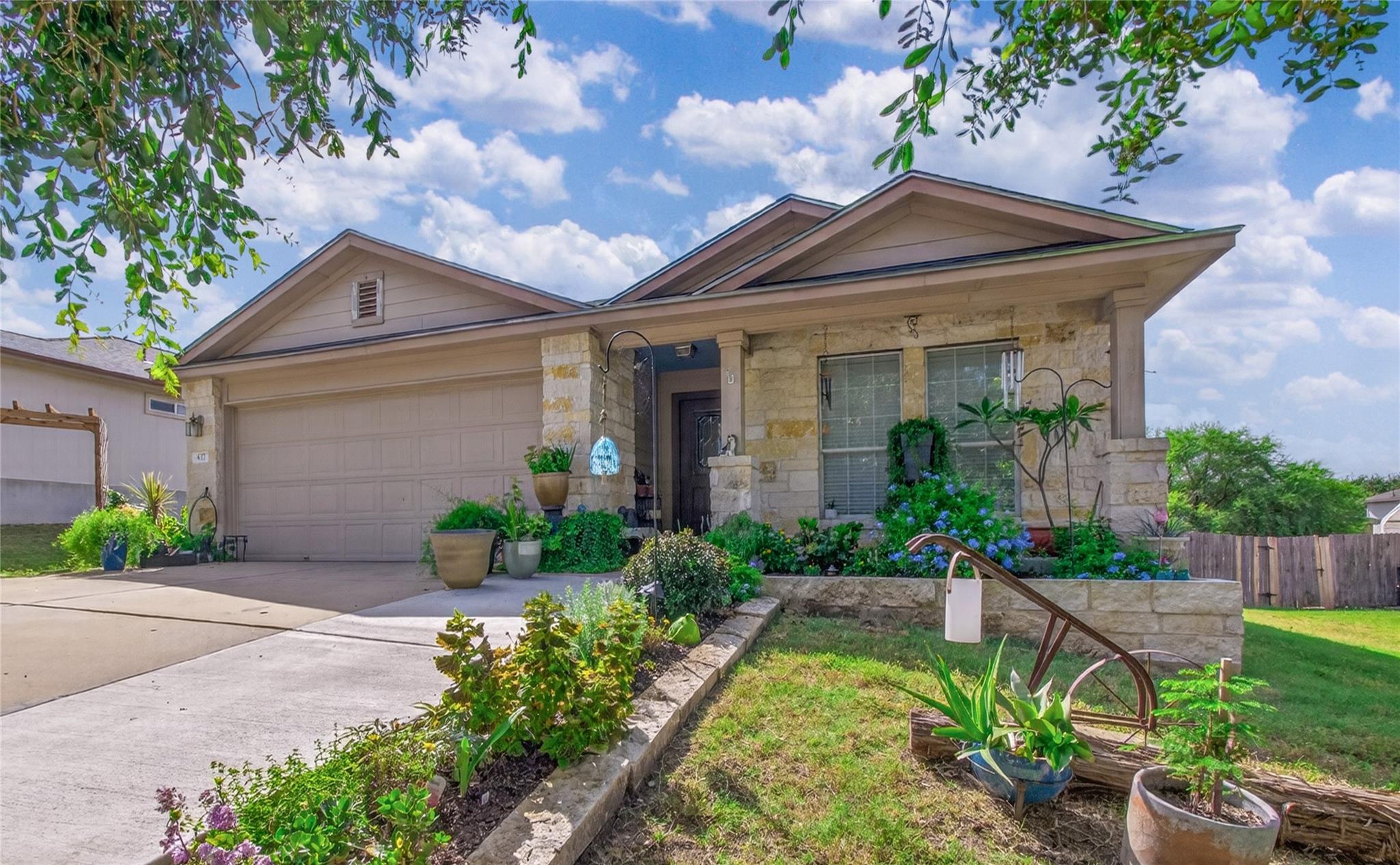 427 Buckingham DR, Kyle, TX 78640