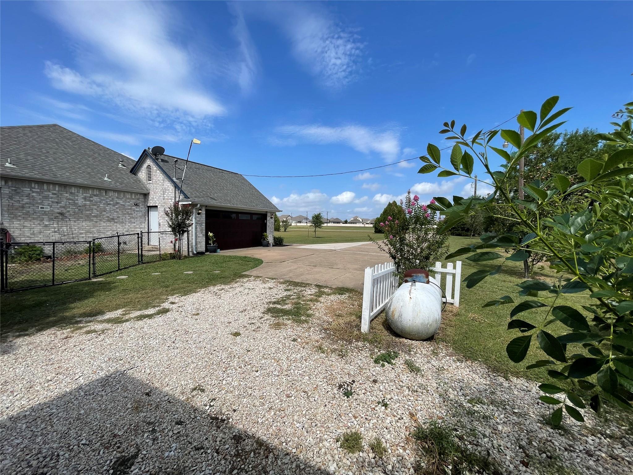 4900 Gate Dancer LN, Pflugerville, TX 78660