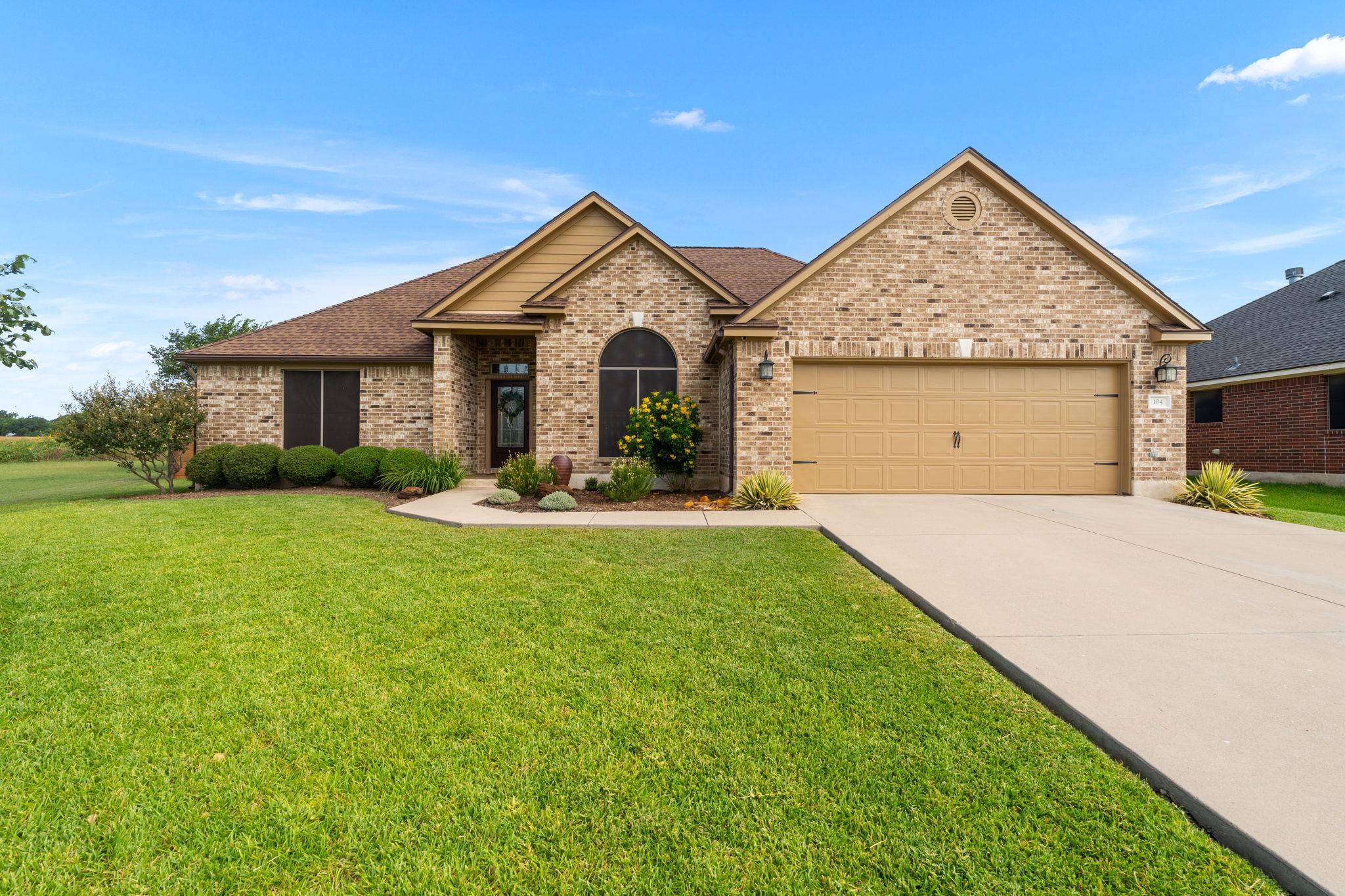 104 Madison LN, Thrall, TX 76578