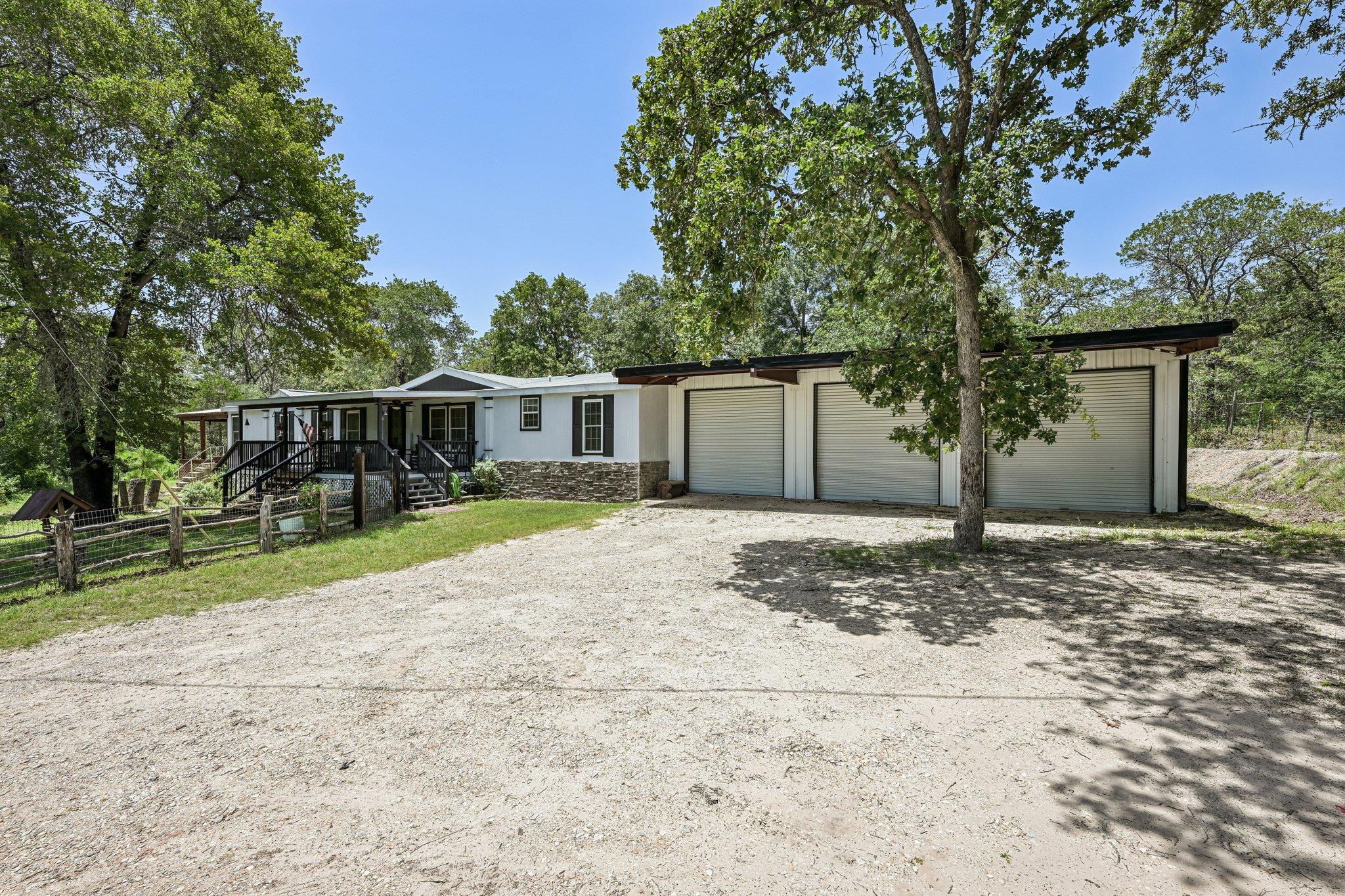 541 Hidden Oaks DR, Elgin, TX 78621