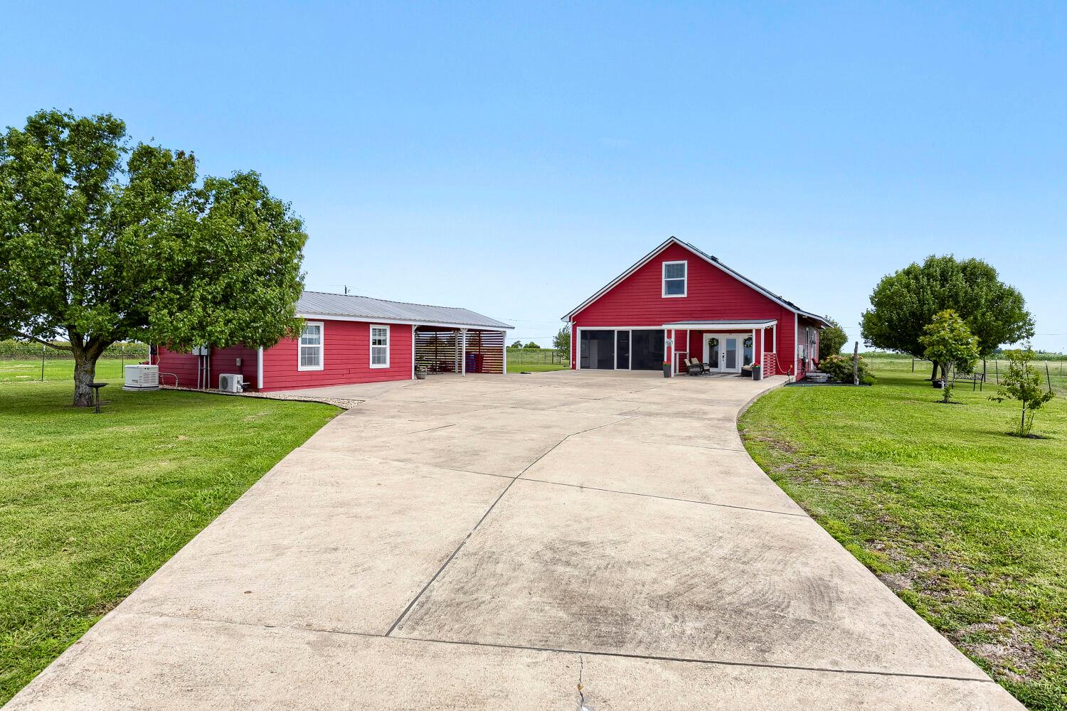 210 Battleground CIR, Taylor, TX 76574