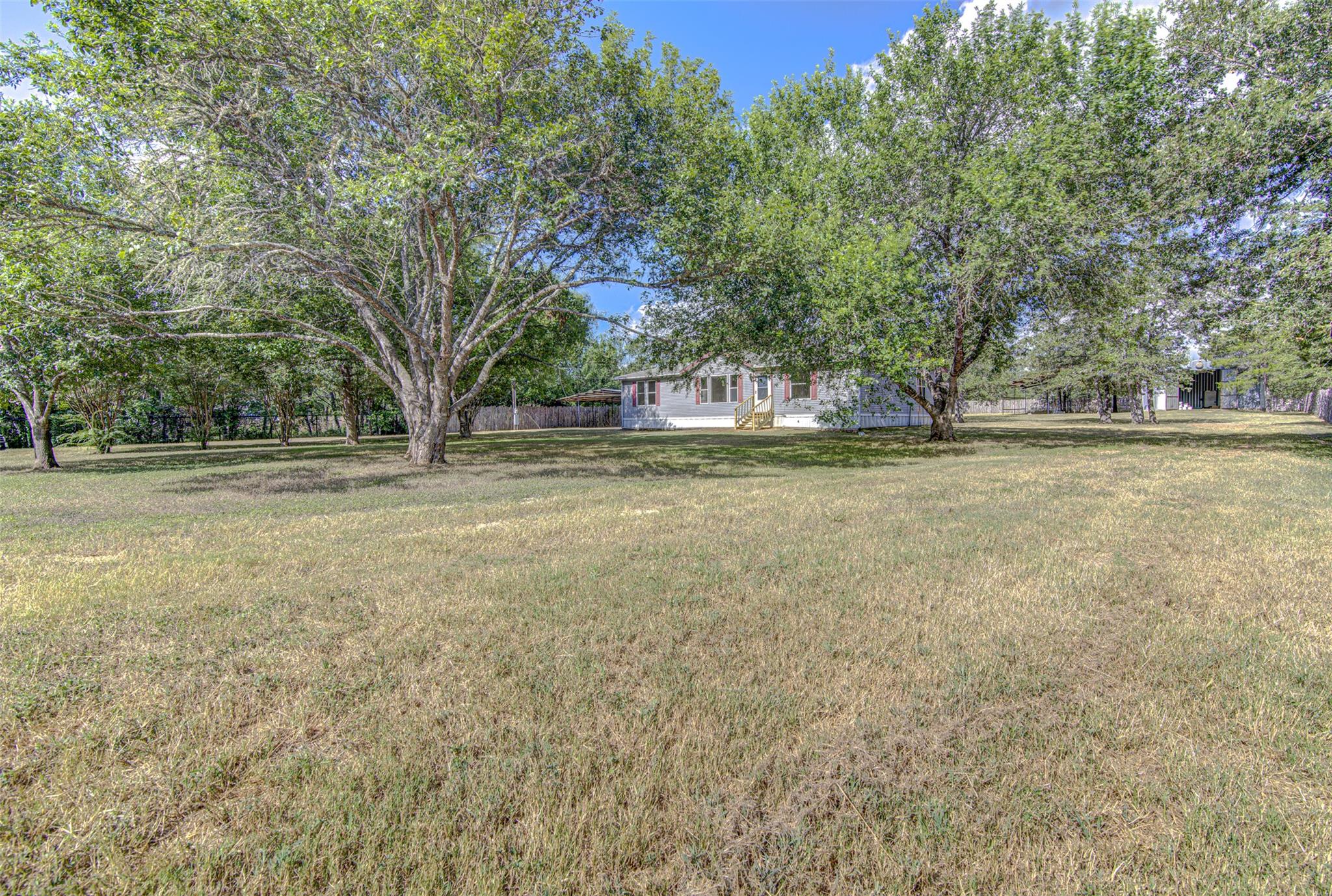 185 Peace Pipe, Smithville, TX 78957