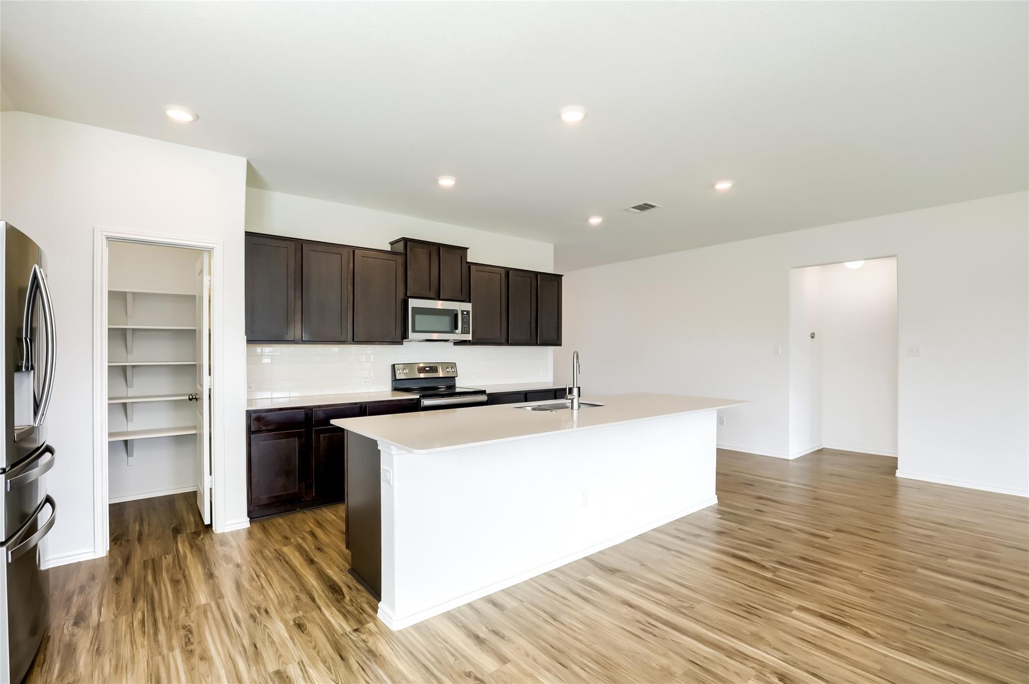 309 Colthorpe LN, Hutto, TX 78634