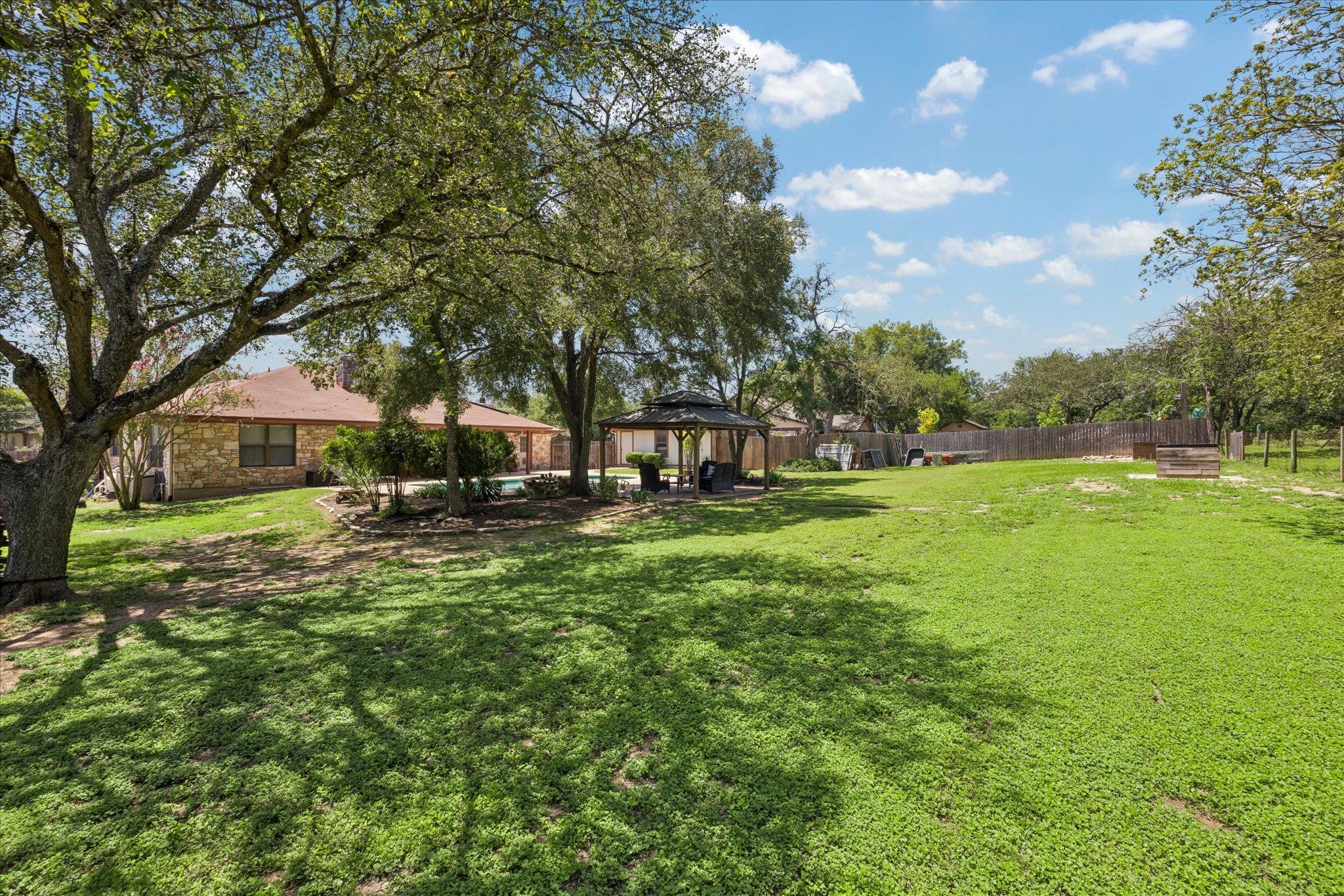 208 Maple DR, Mountain City, TX 78610