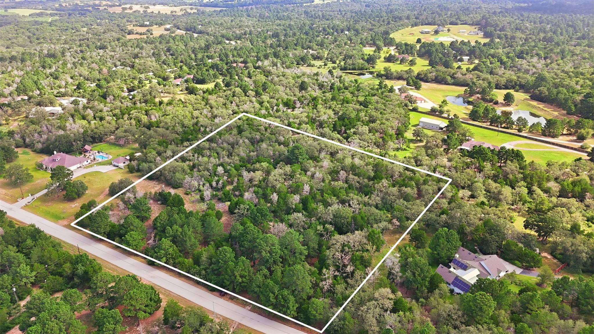 318 Corral RD, Smithville, TX 78957