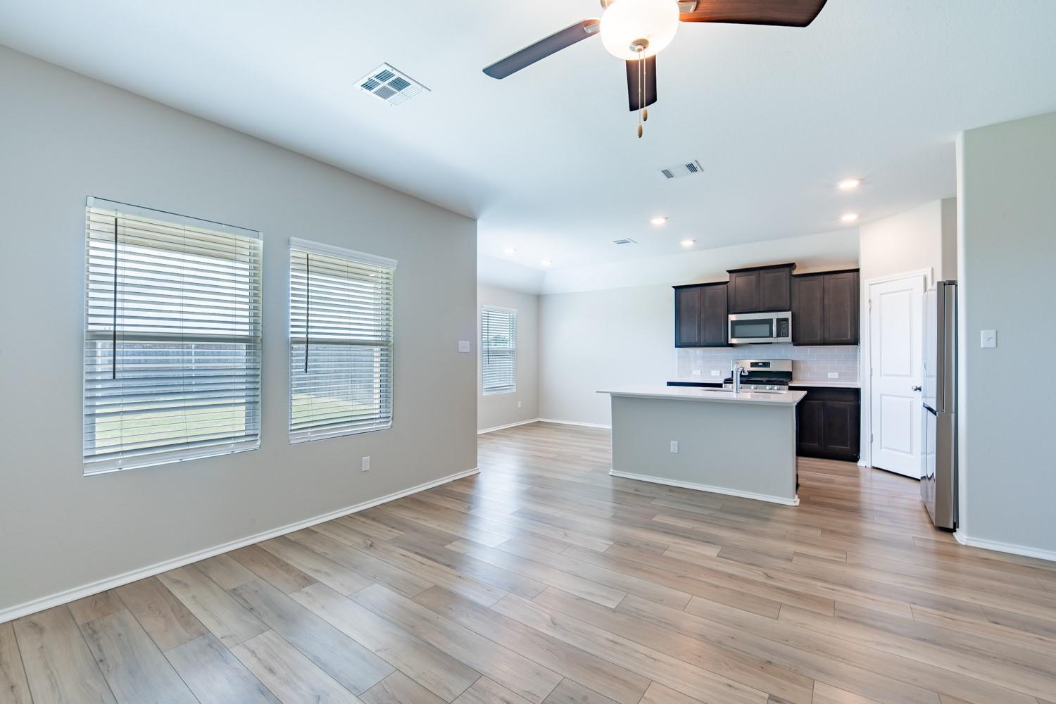 448 Sebring CIR, Hutto, TX 78634
