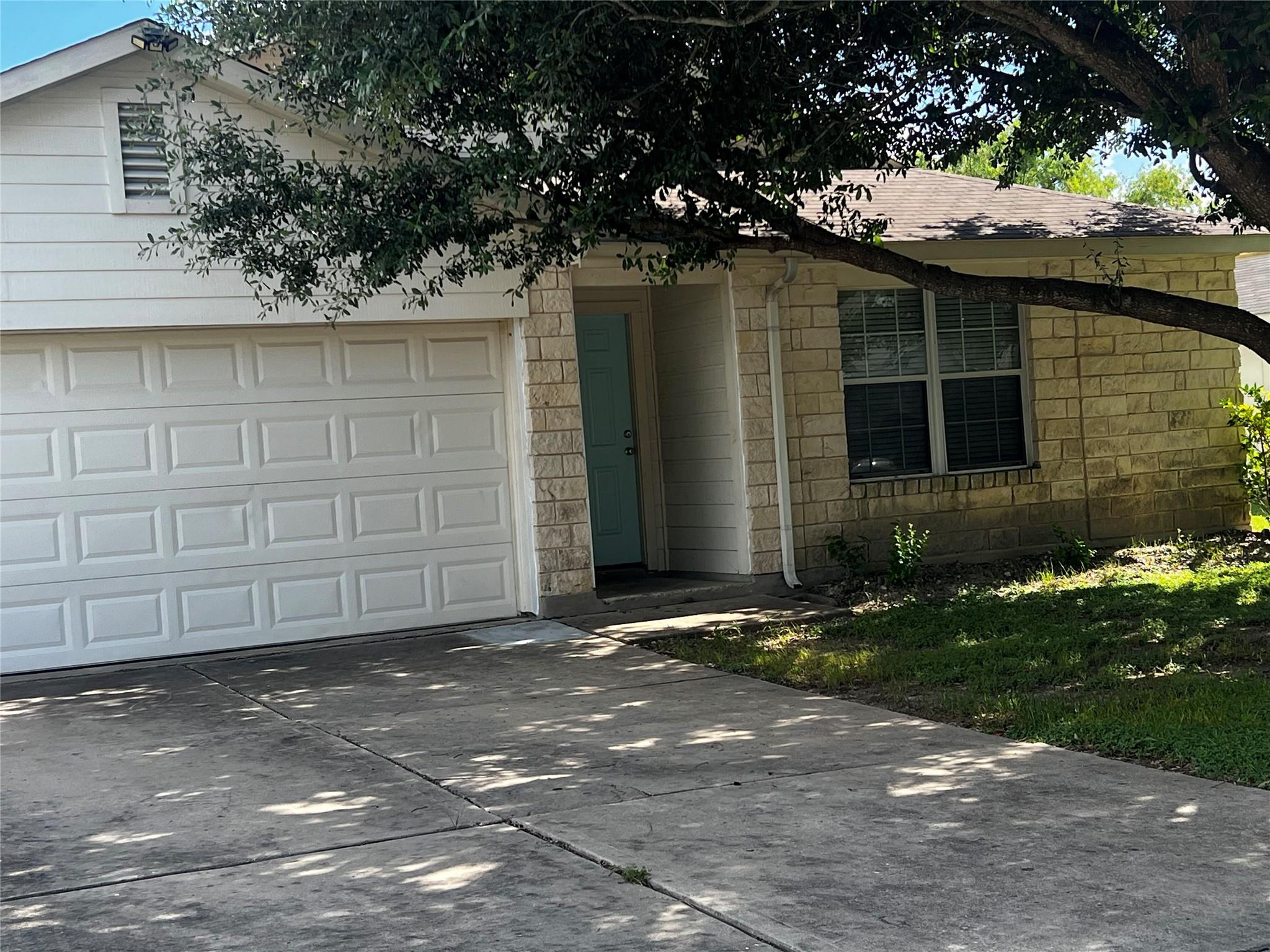 111 Sylvan ST, Hutto, TX 78634