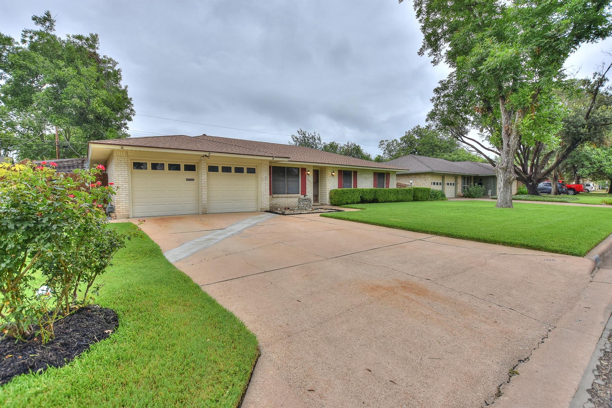 2200 Kenbridge DR, Austin, TX 78757