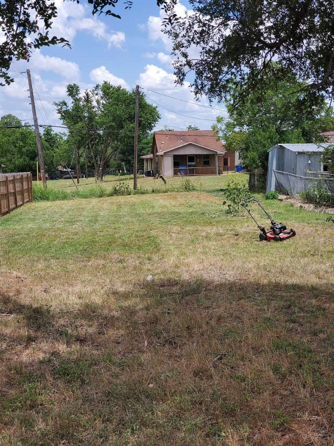 708 Washburn ST, Taylor, TX 76574