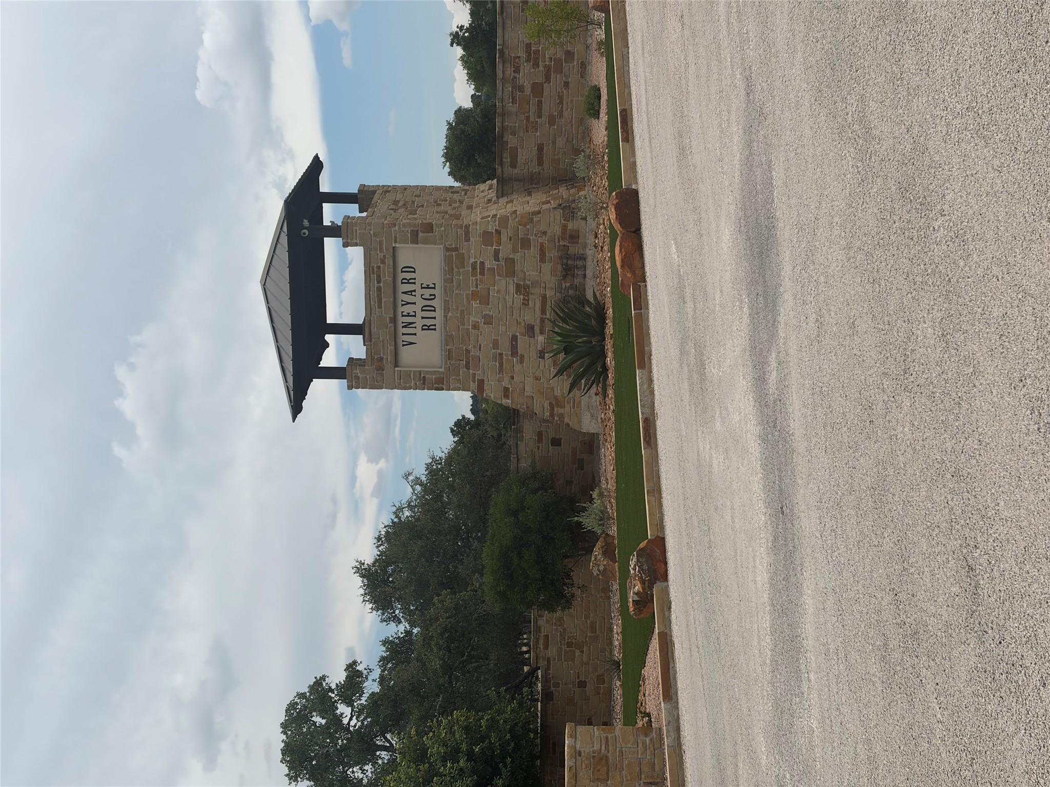 99 Axis CIR, Fredericksburg, TX 78624